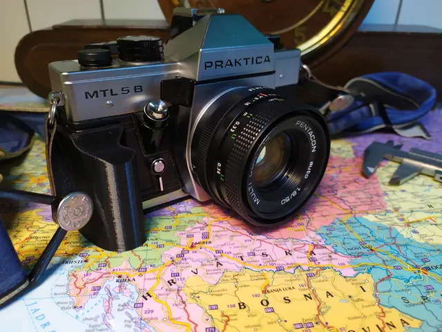 Praktica L series grip