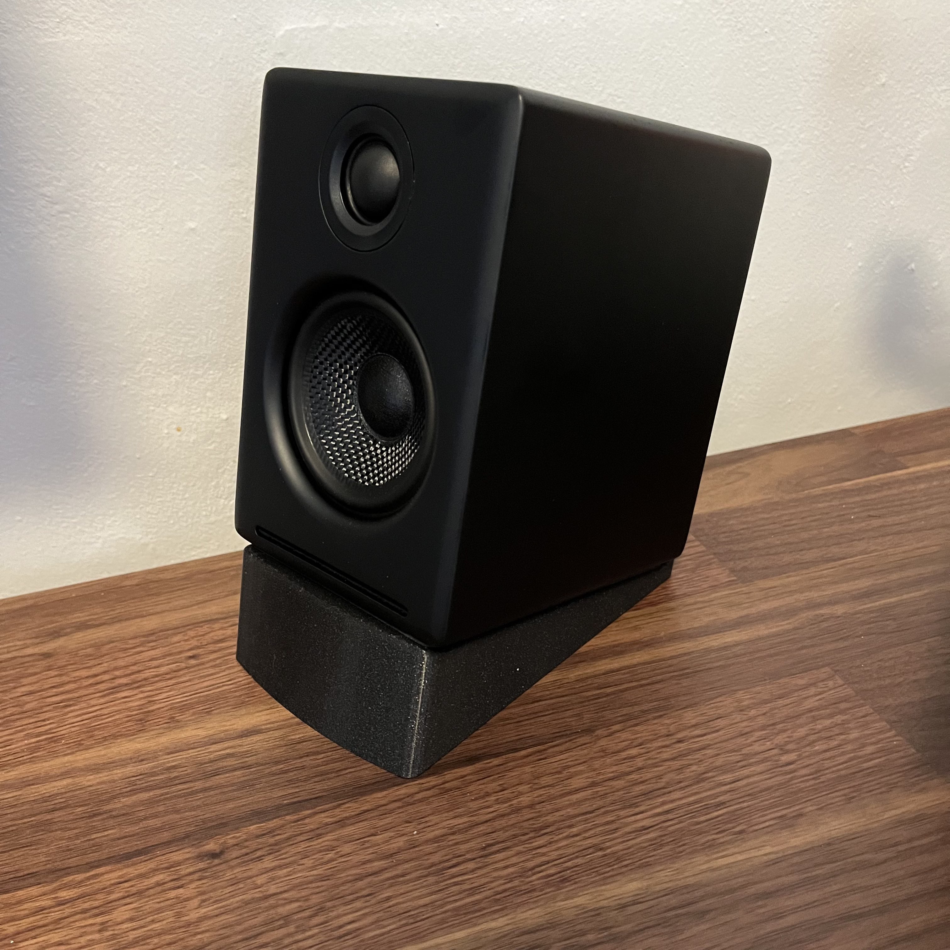 Audioengine A2+ desk stand