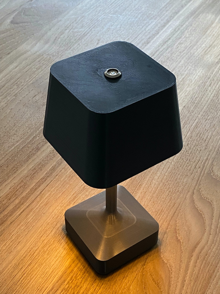 Battery powered tabletop decoration lamp