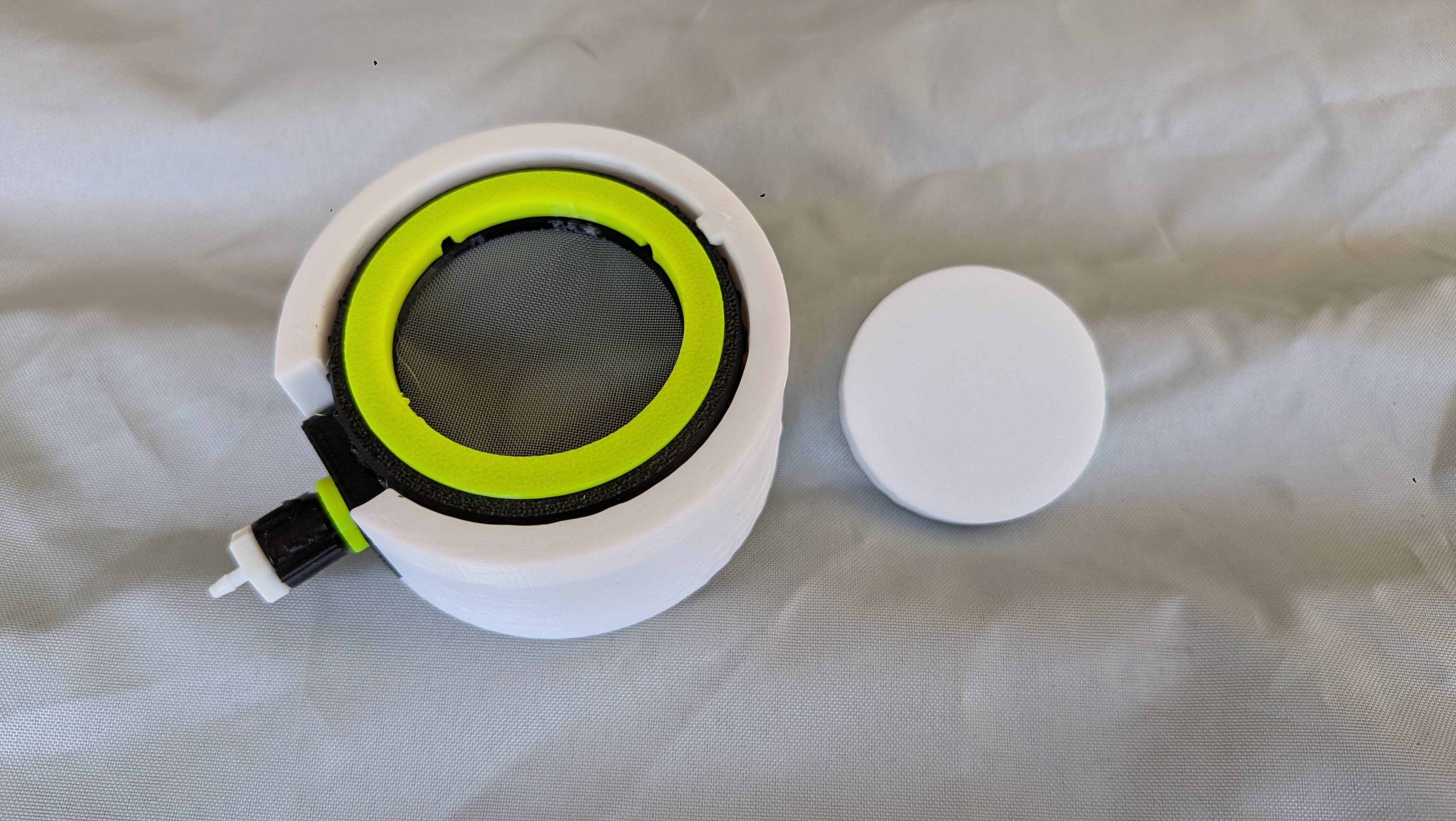 Vivid Creative Aquatics Sample Water Filter Pod magnetic holder