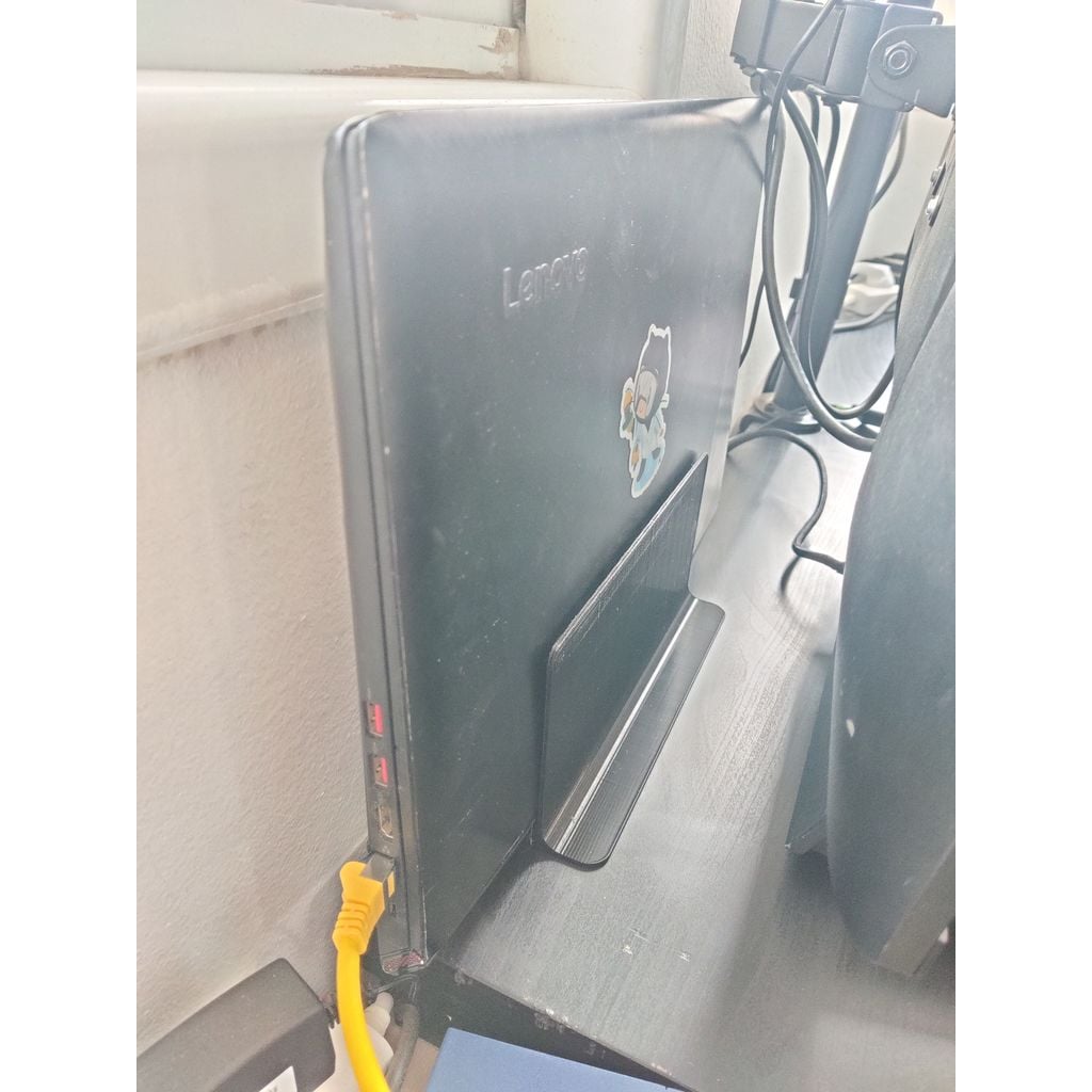 Closed laptop vertical stand (fits Lenovo Y700)