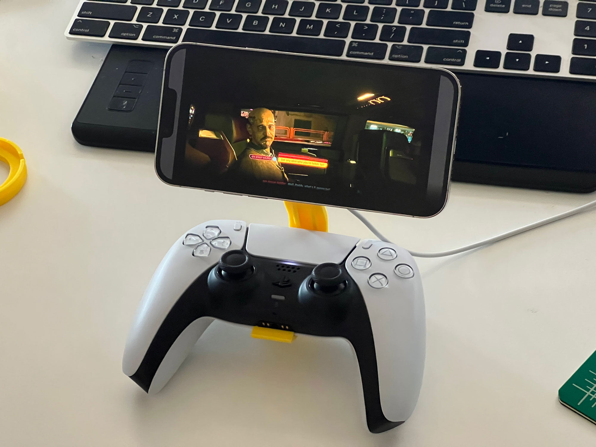 iPhone holder for PS5 Controller