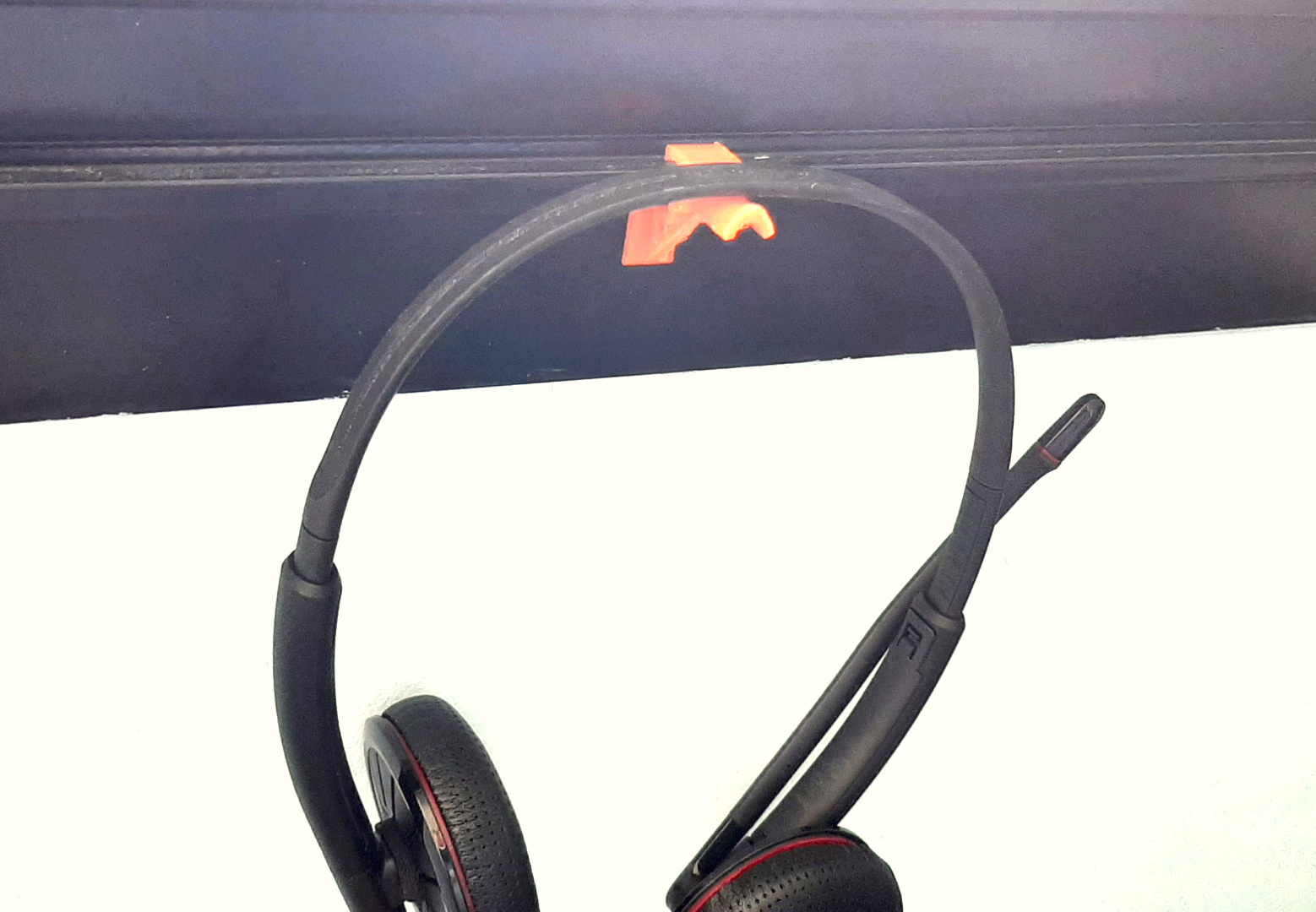 Headset Holder for Aluminum Windows