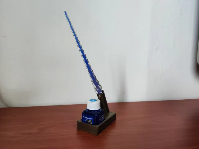 Dip pen holder