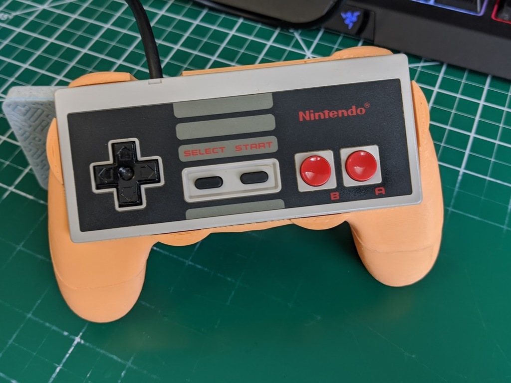 Miniatura 3 do modelo 3D NES CONTROLLER GRIP