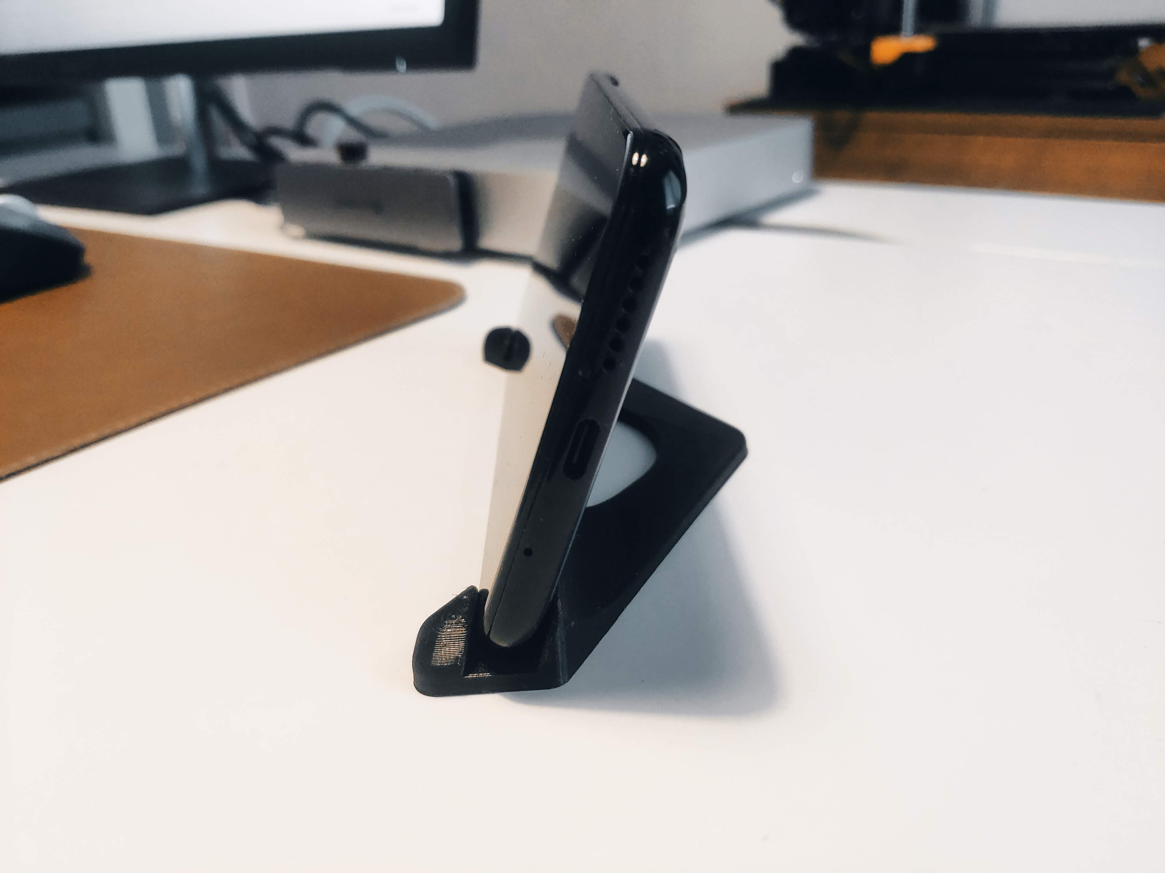 Phone stand "Boomerang"