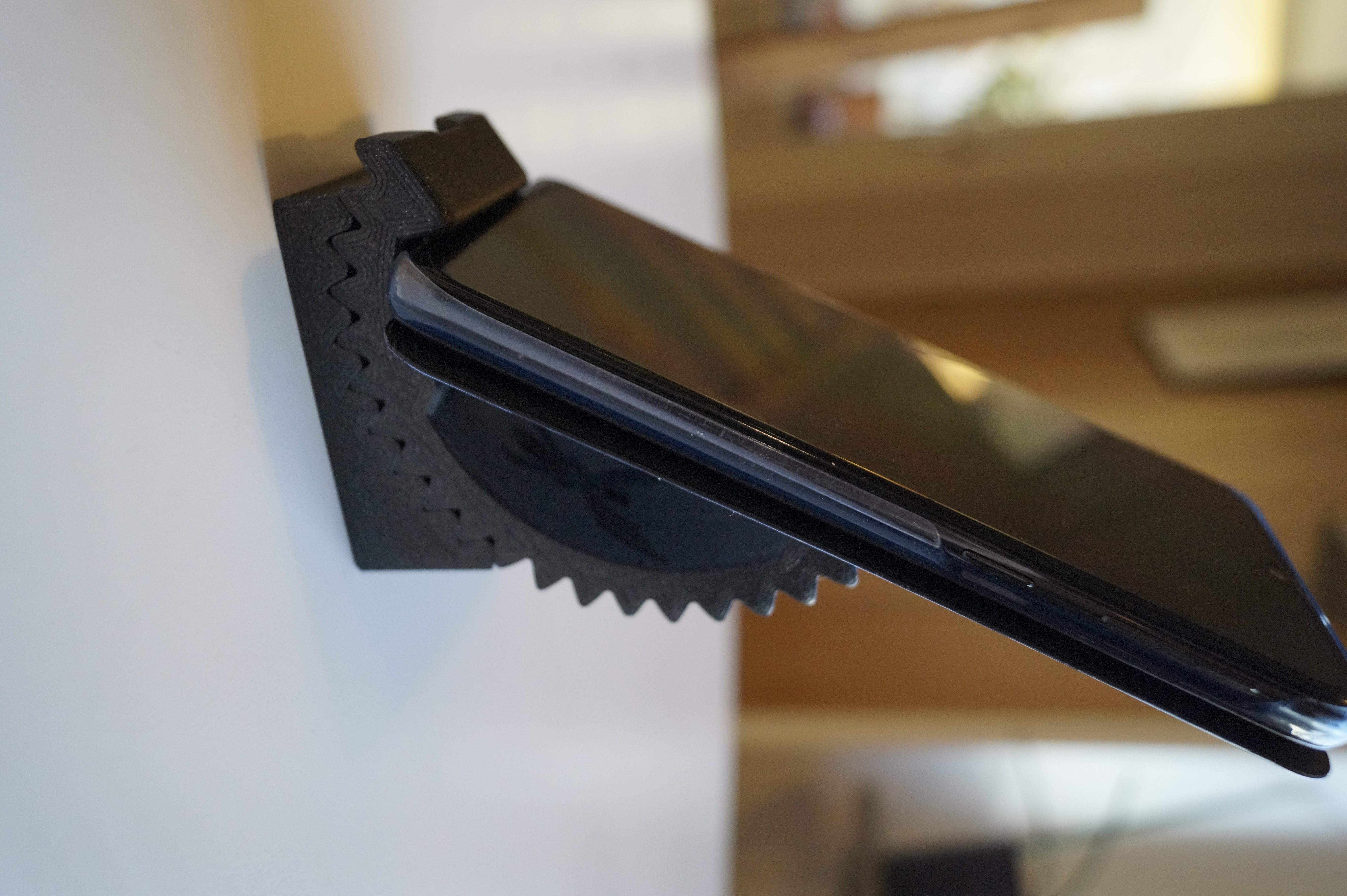 Geared Smartphone Holder