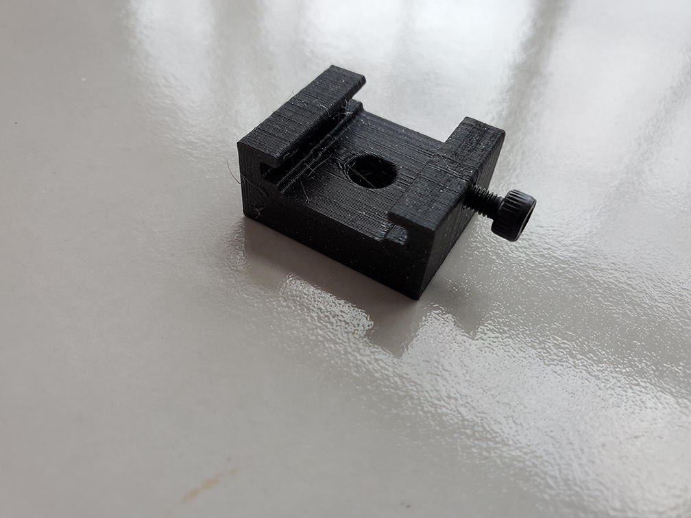 Hotshoe adapter