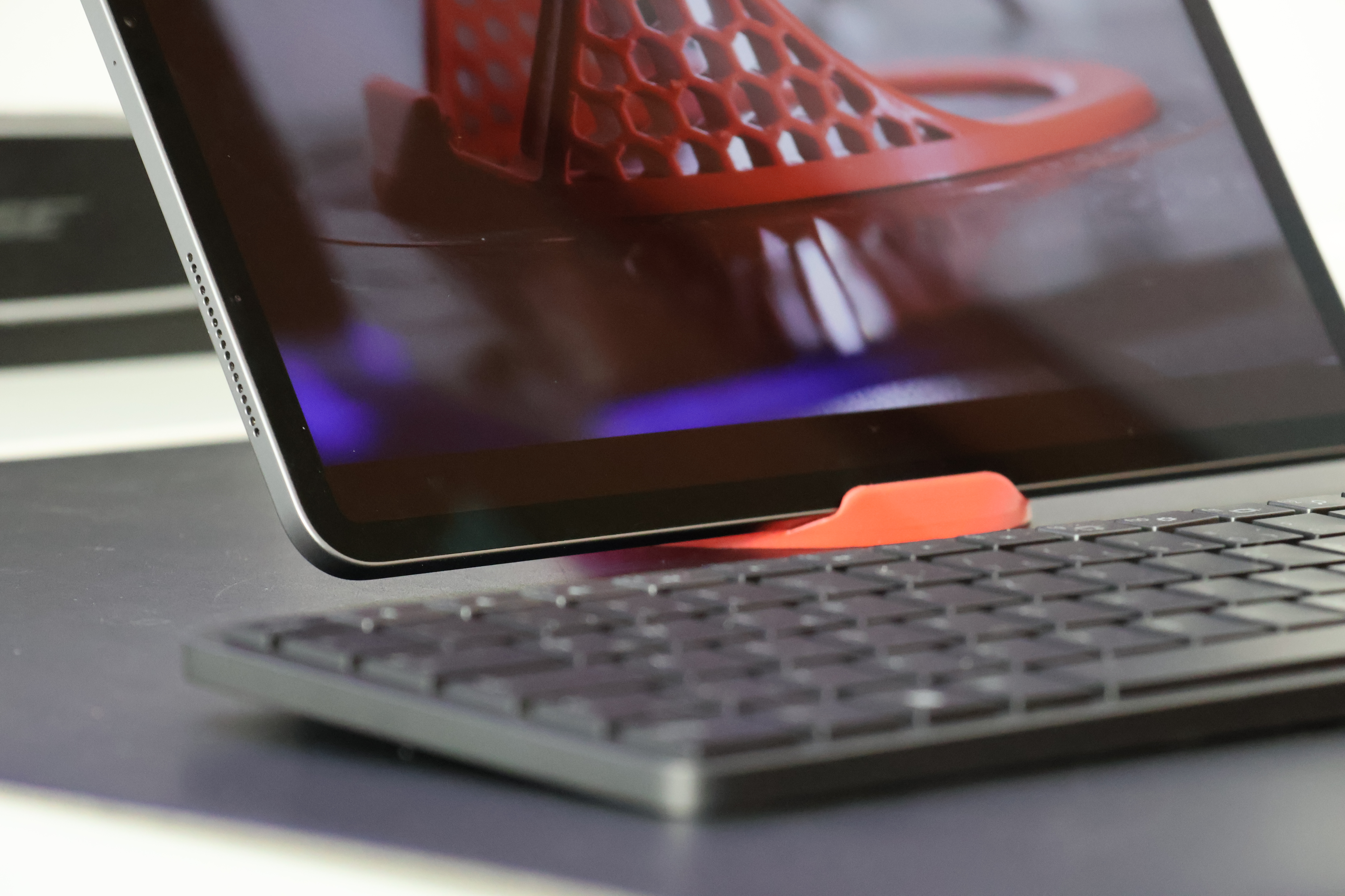 Miniatura 2 do modelo 3D IPad Stand (honeycomb version)