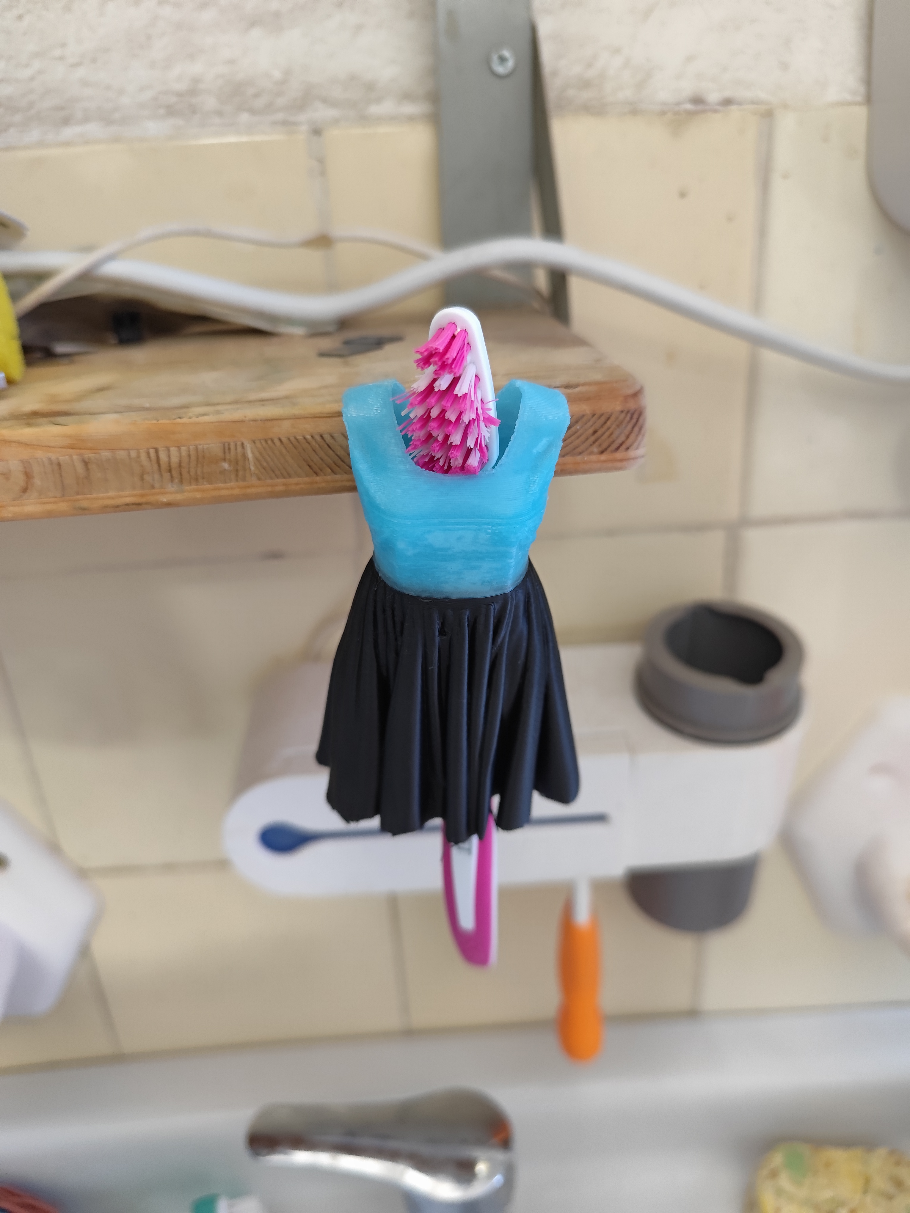 tooth brush holder