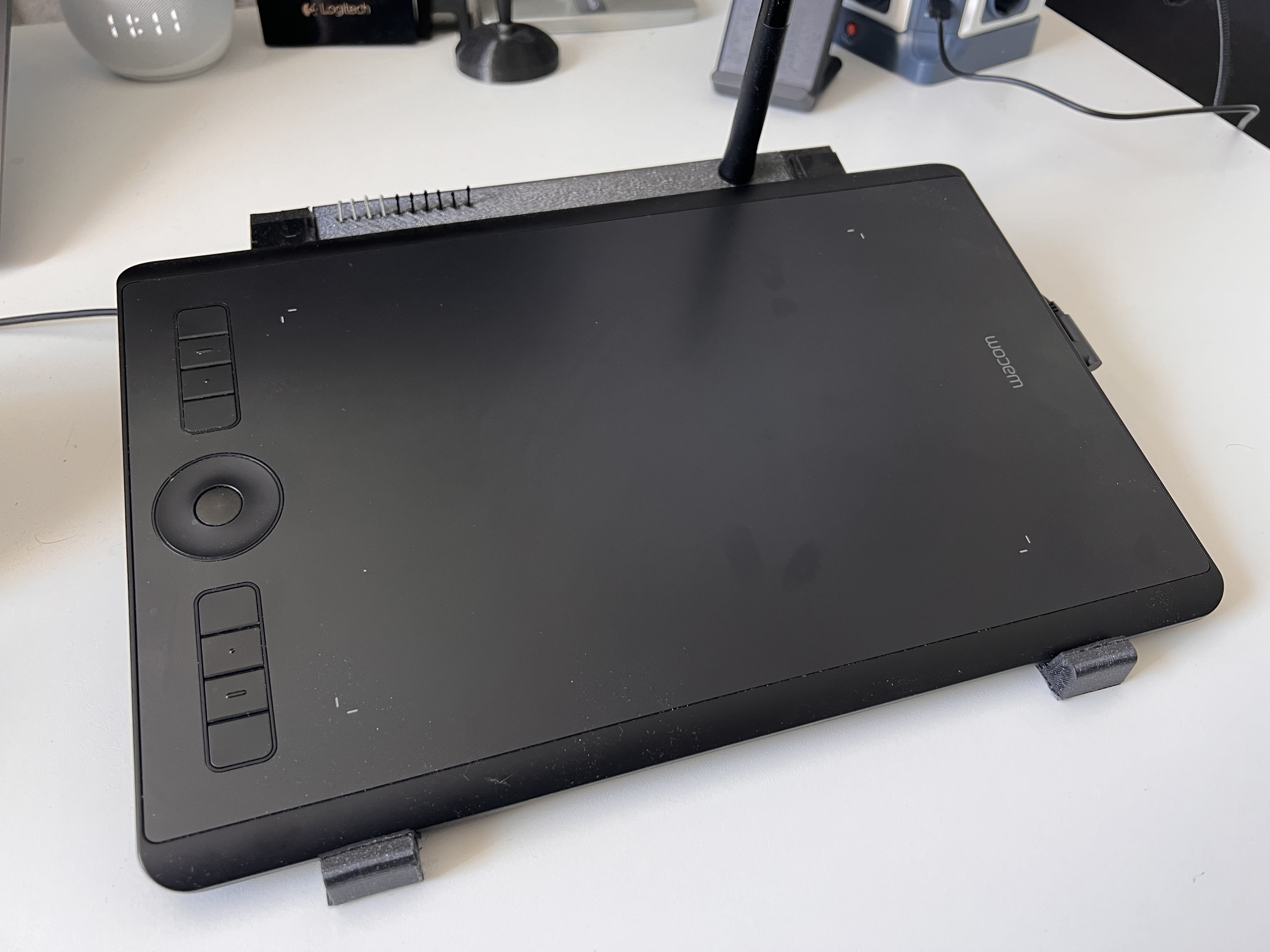 Wacom Intous Pro M tilt base / holder