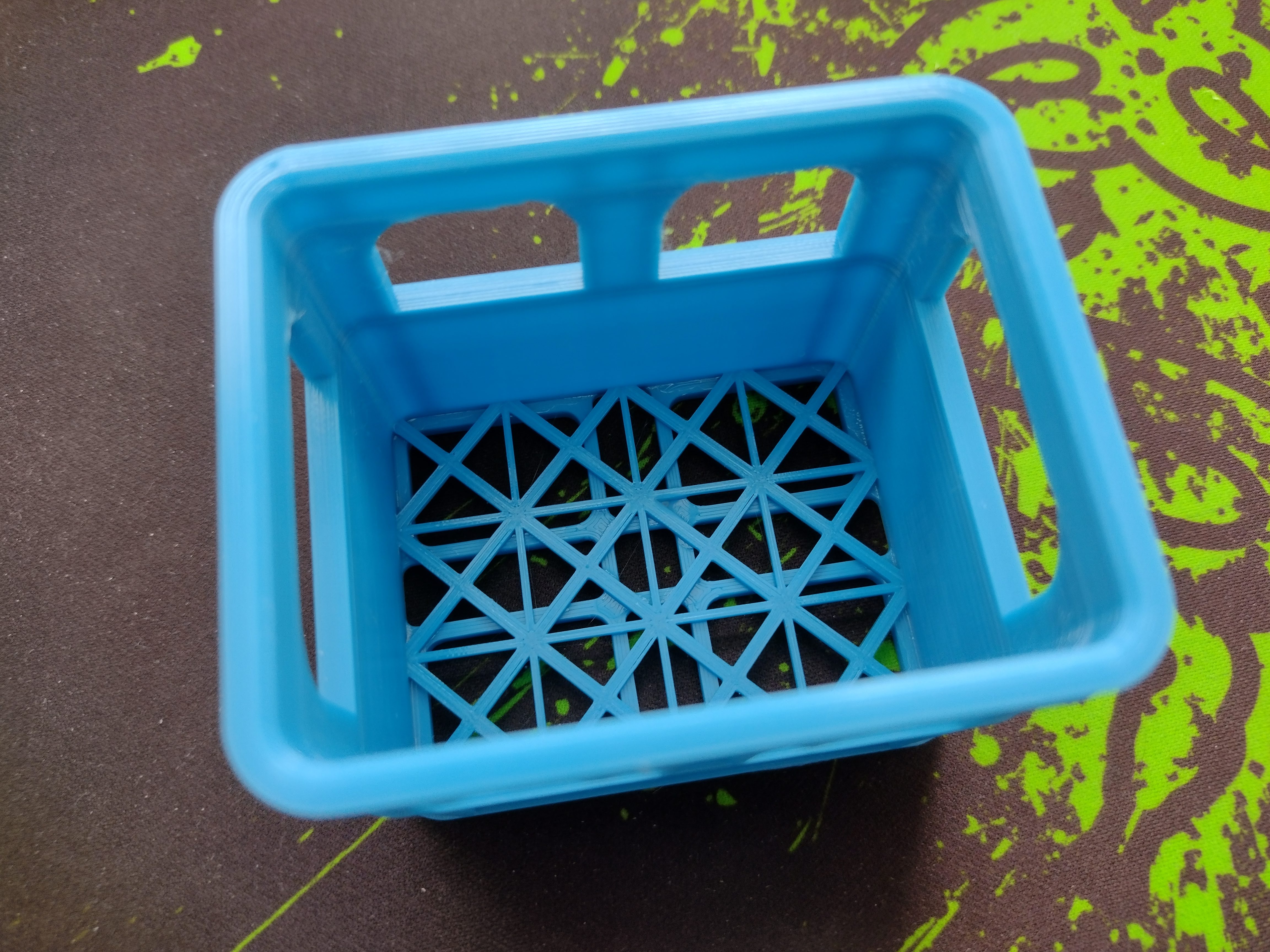 Customizable & stackable beer crate for all types of batteries — thumbnail 13
