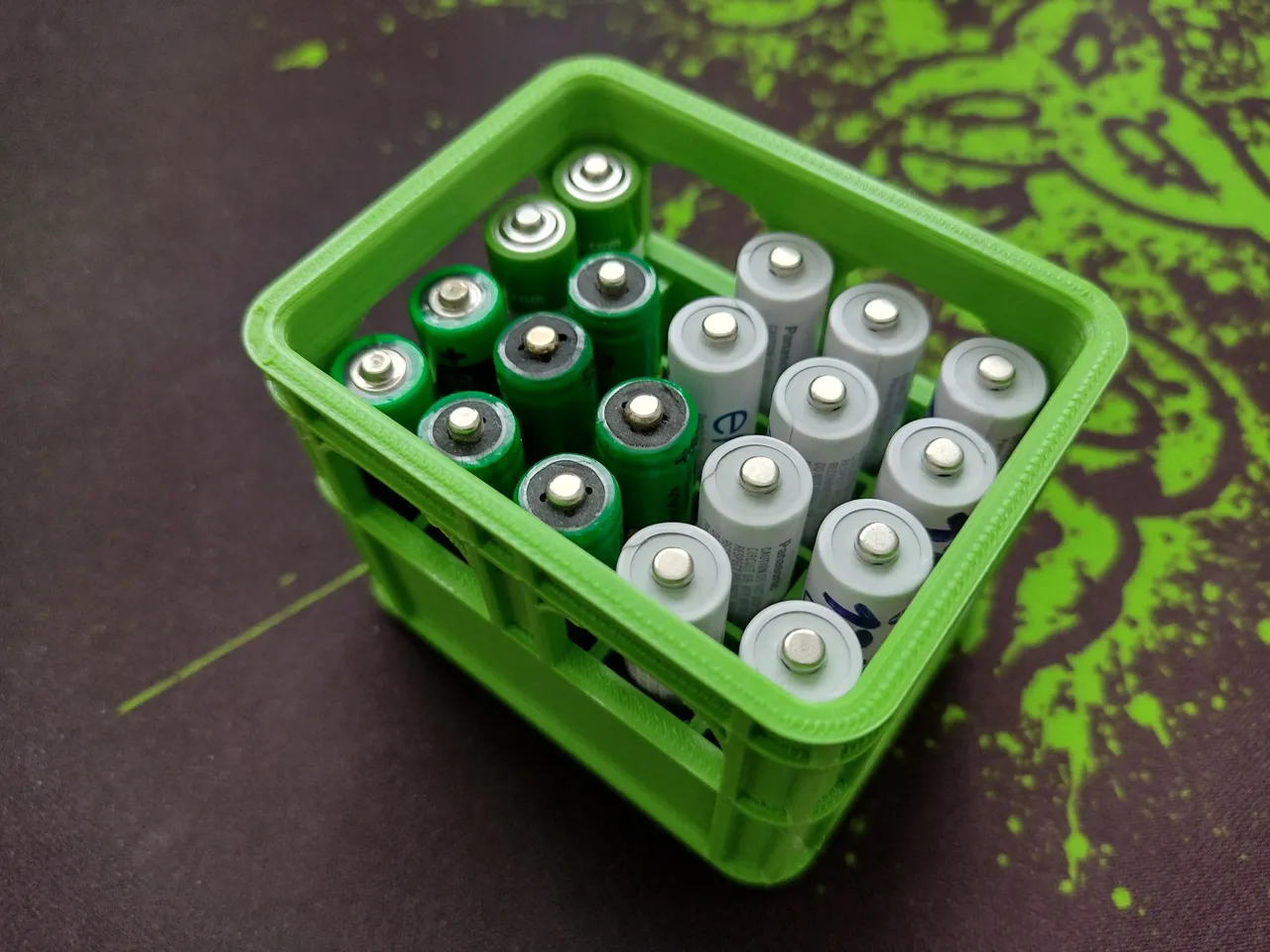 Customizable & stackable beer crate for all types of batteries by CAD-Guy, Download  free STL model