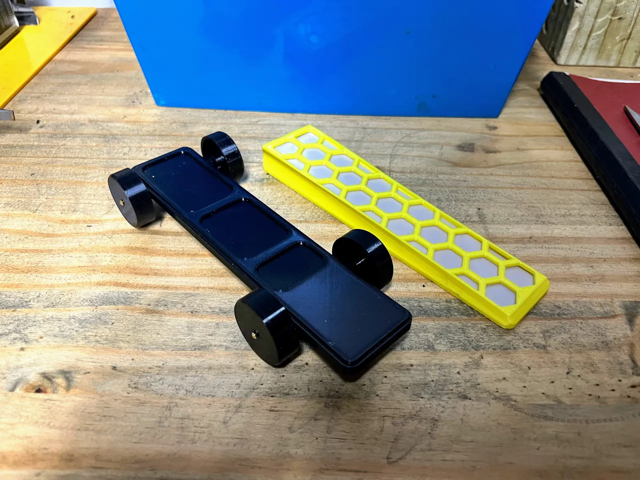 Free 3D file Pinewood Derby Car Stand・3D printable design to download・Cults