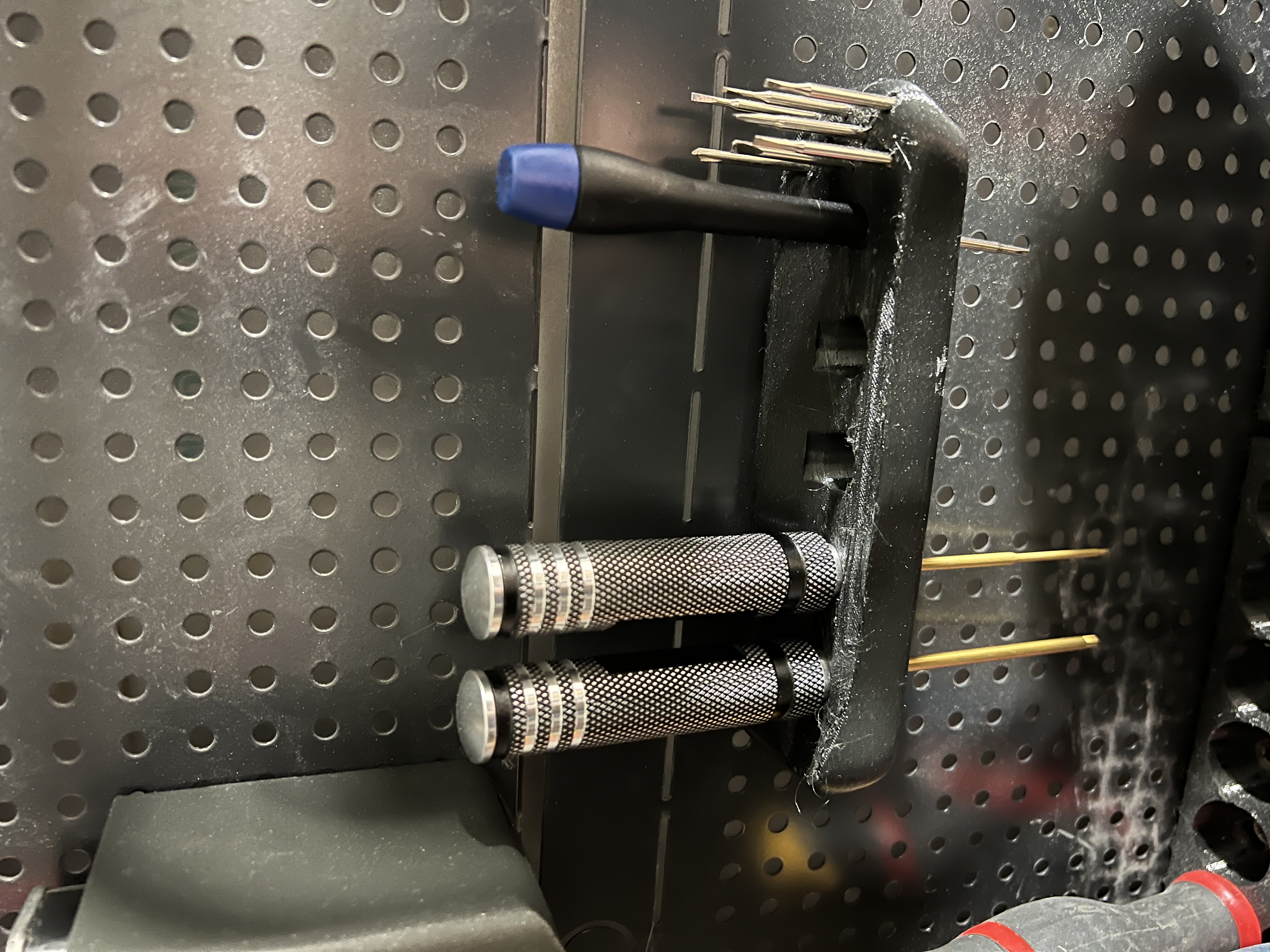 Support for small screw drivers