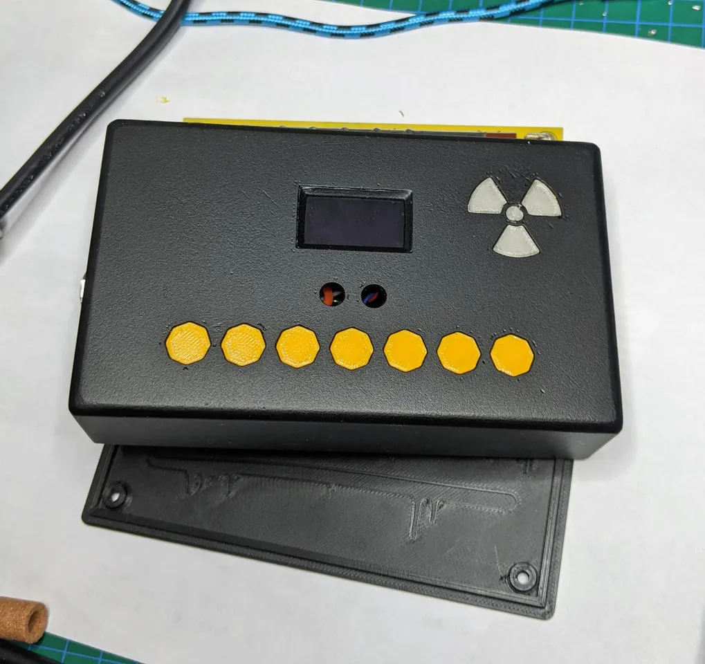 3D Printable Geiger Counter by Props&Beyond
