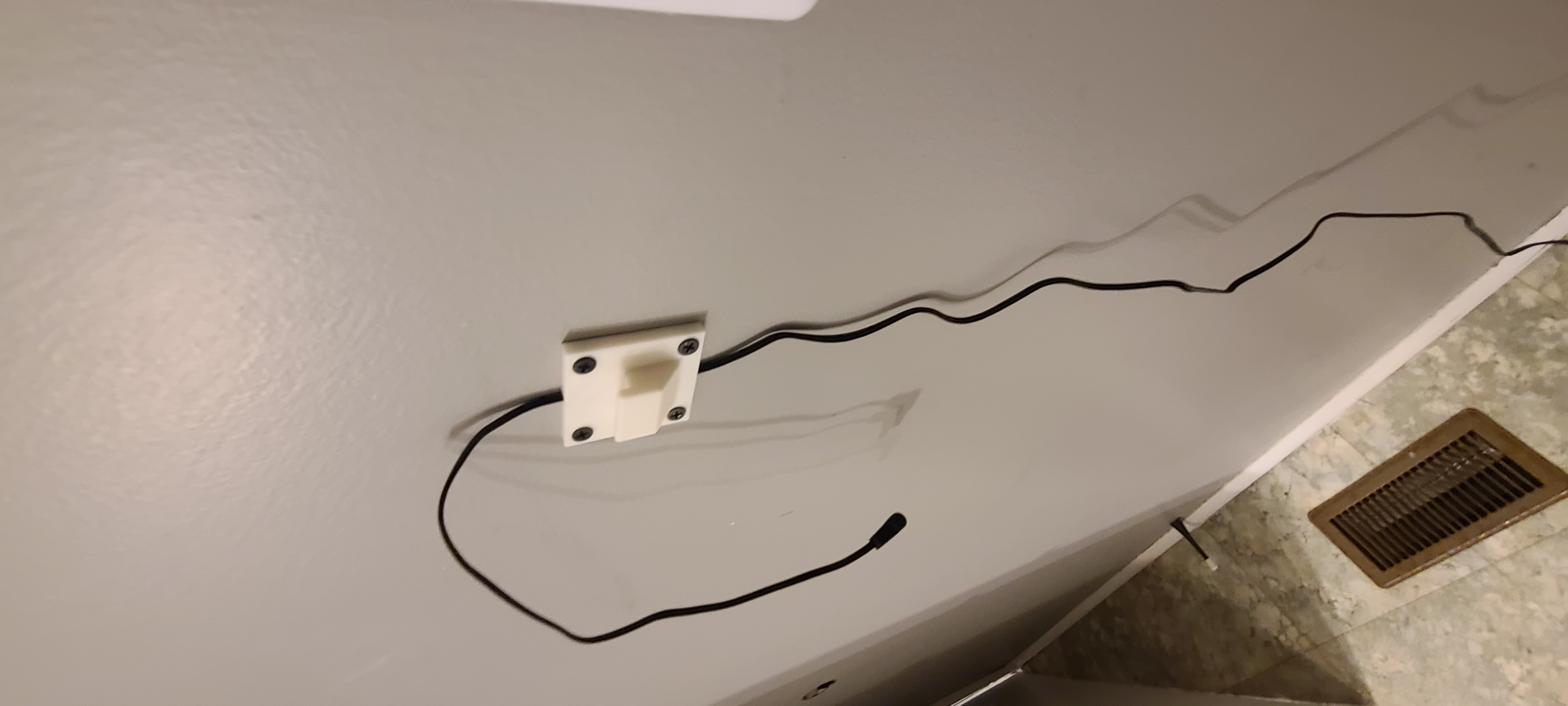 Stick Vacuum Hanger by Grangervg Download free STL model