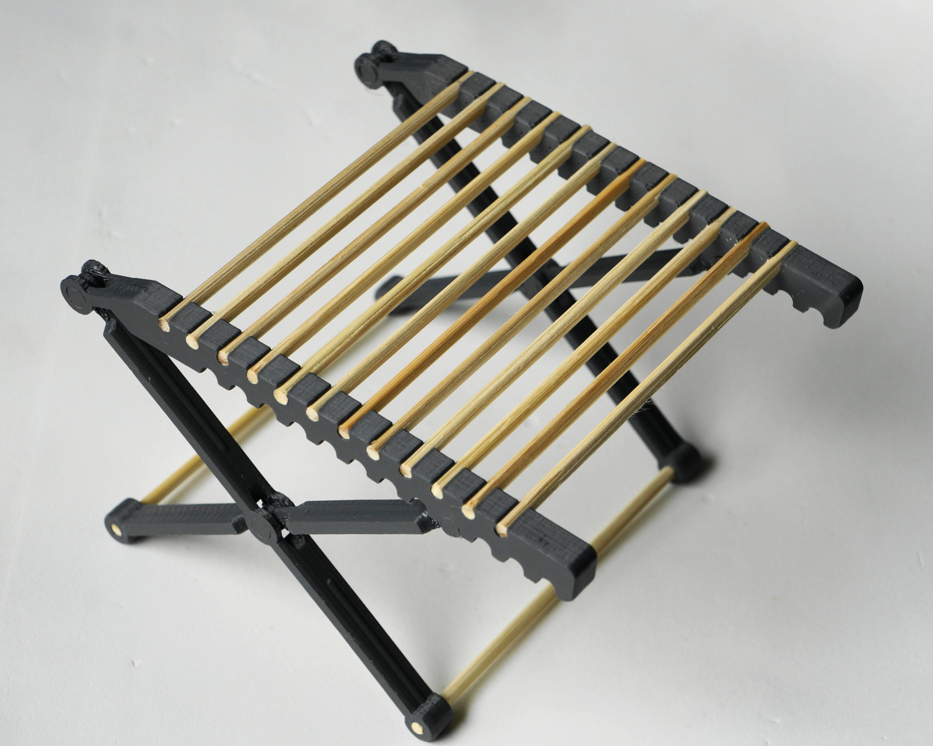 Scissor table