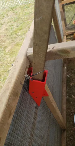 Chicken Tractor Lid Pole Holder v1