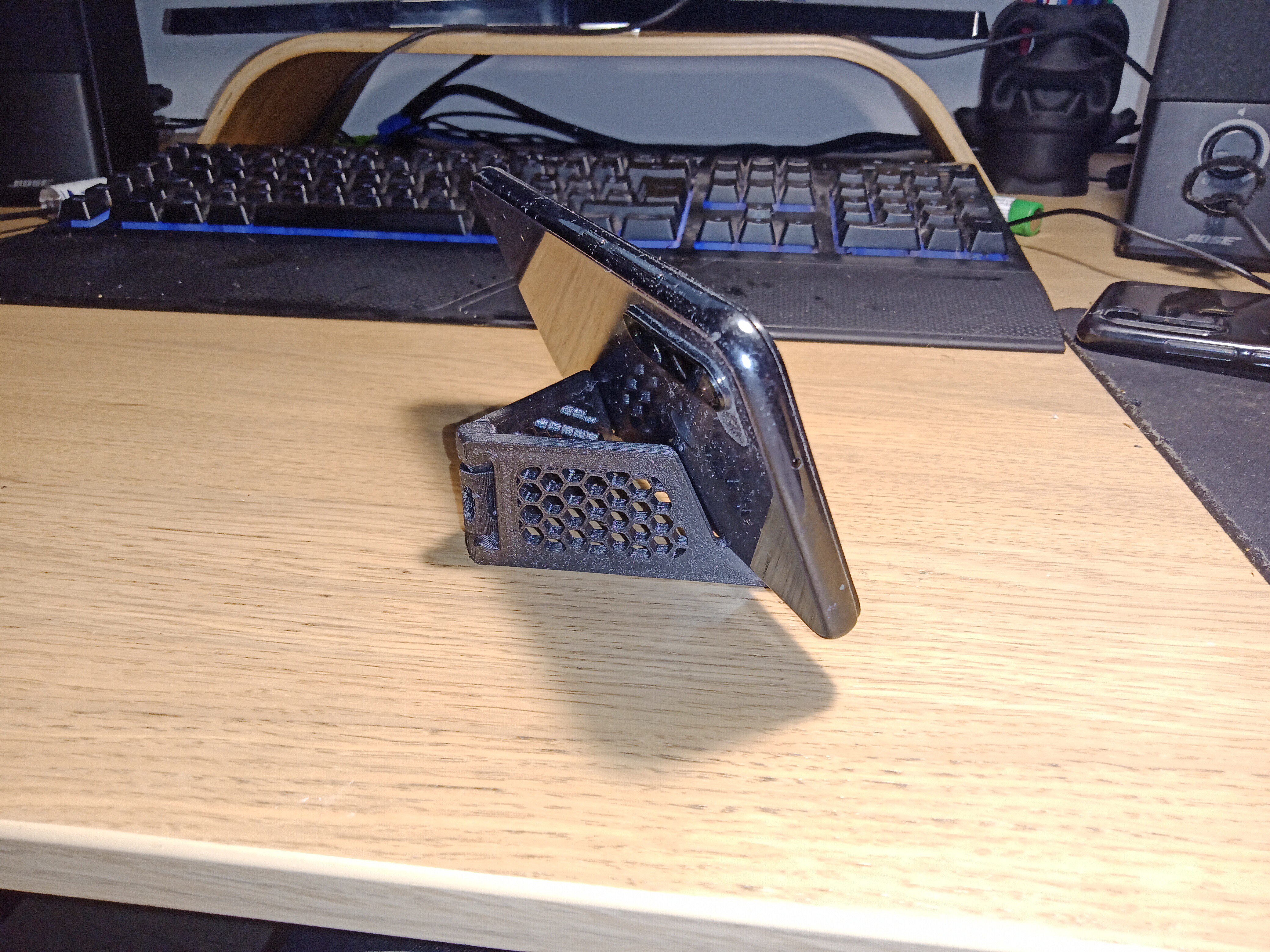 Miniatura 4 do modelo 3D Foldabe Phone/tablet Stand