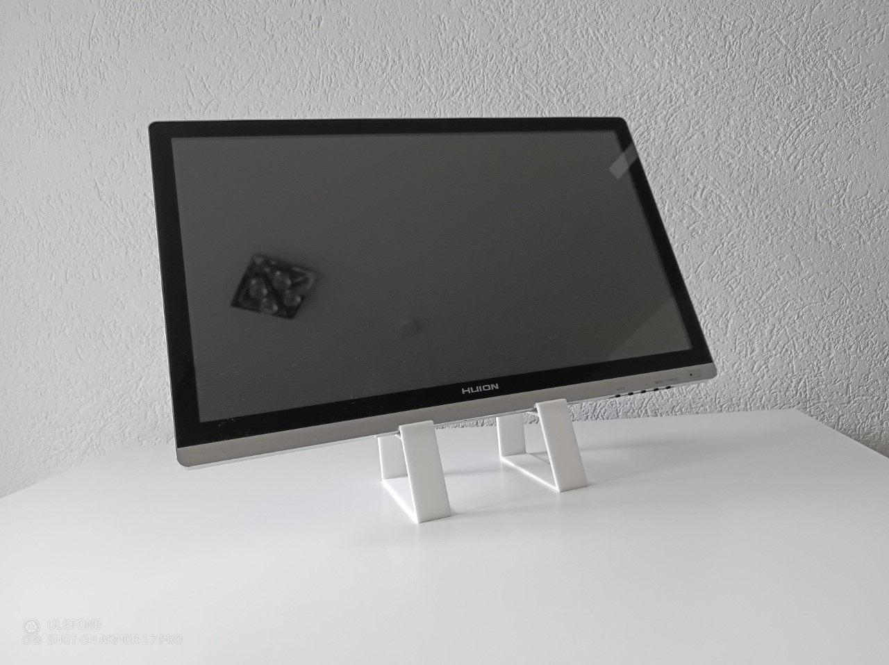 Screen holder