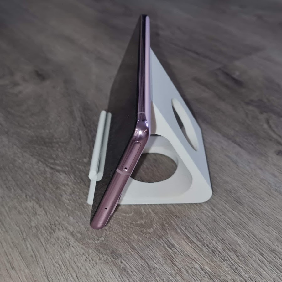 Simple smartphone stand