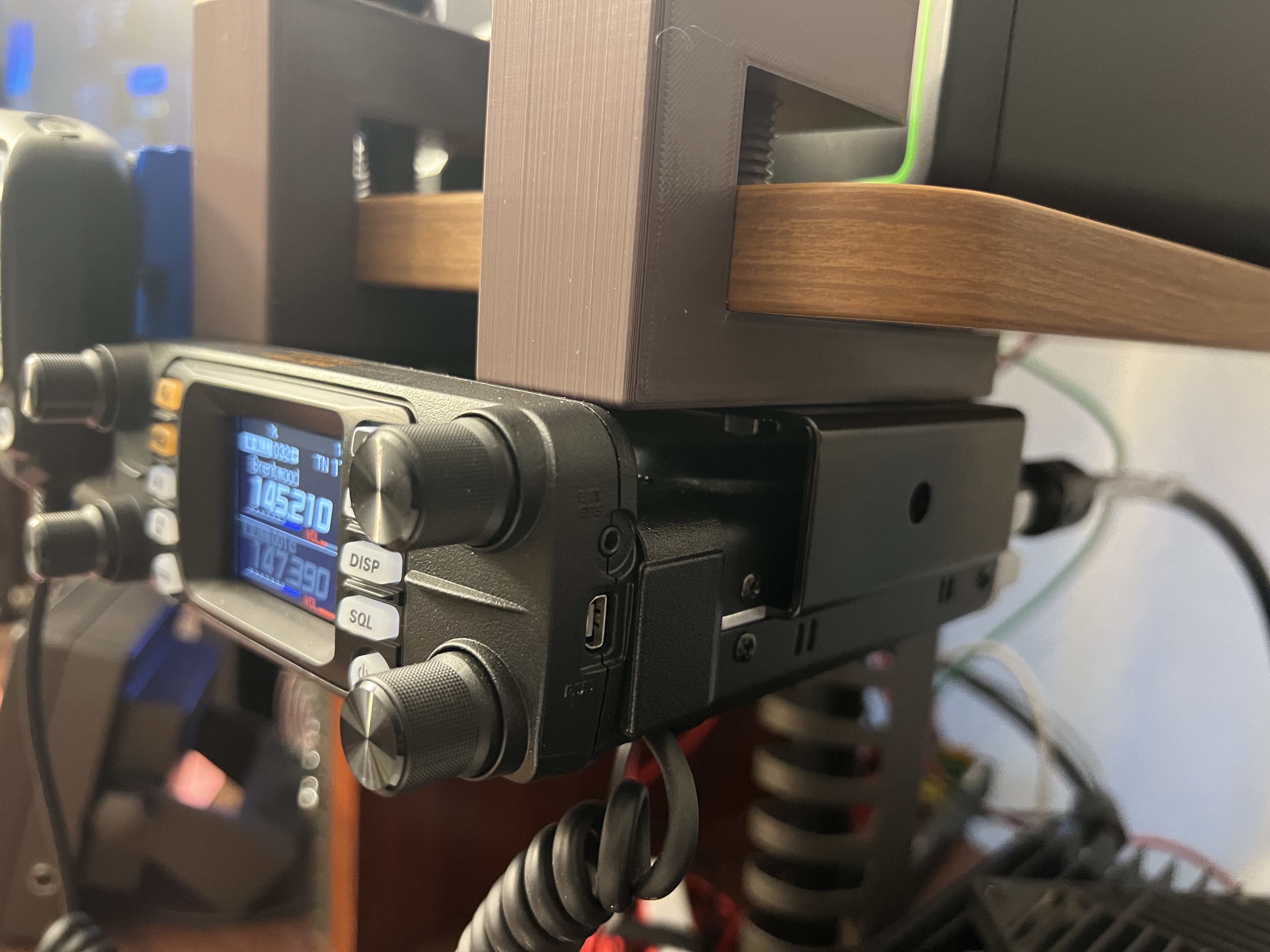 Yaesu FTM-300/100/200/6000 mobile radio desk mount