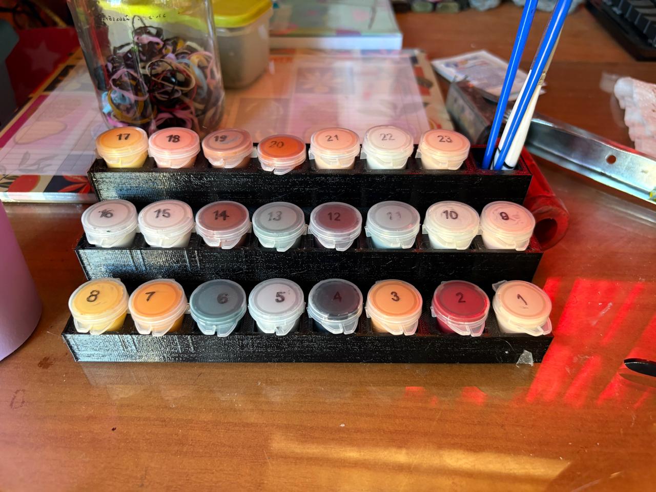 23 paint and brush holder
