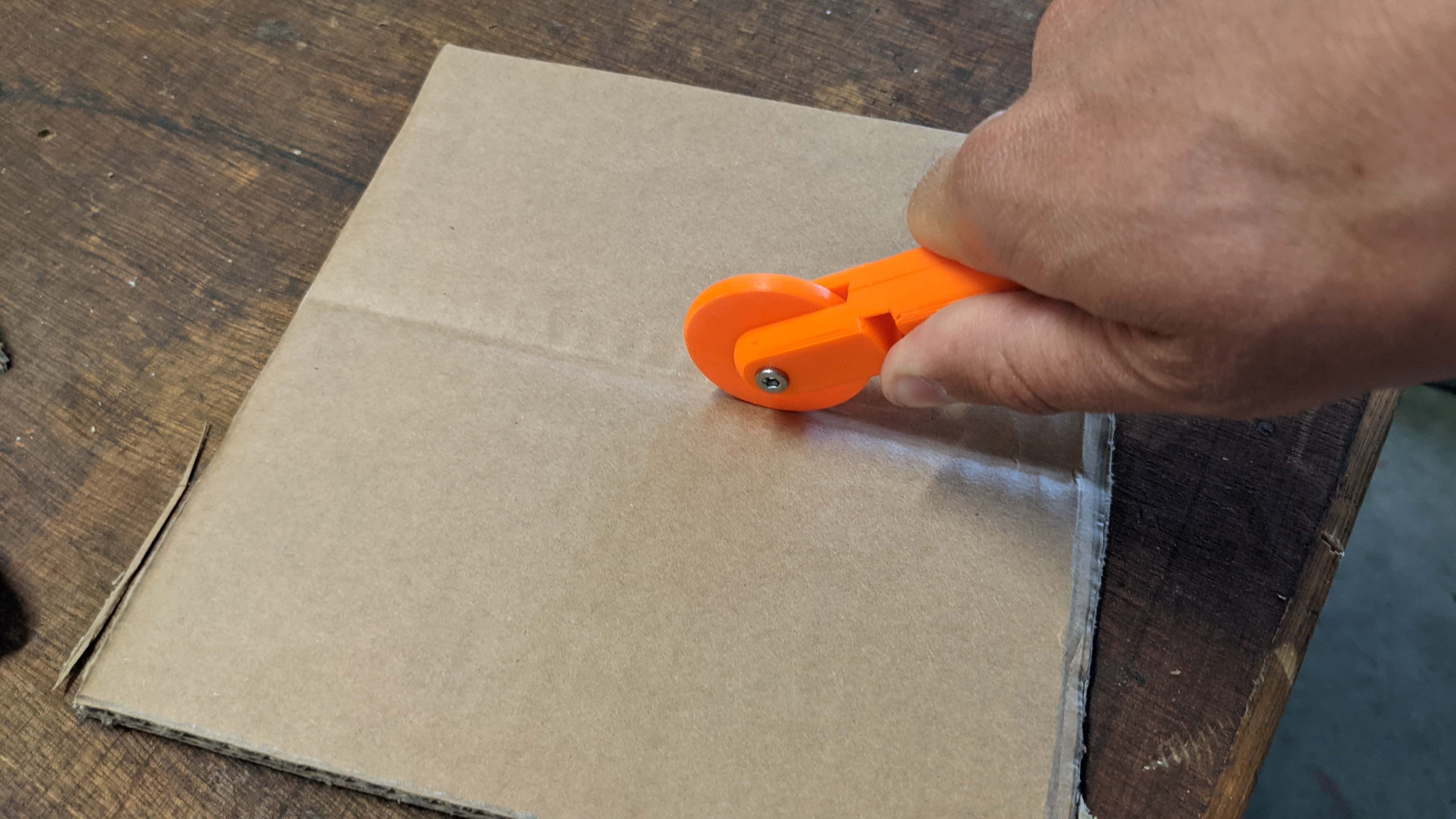 Cardboard fold roller
