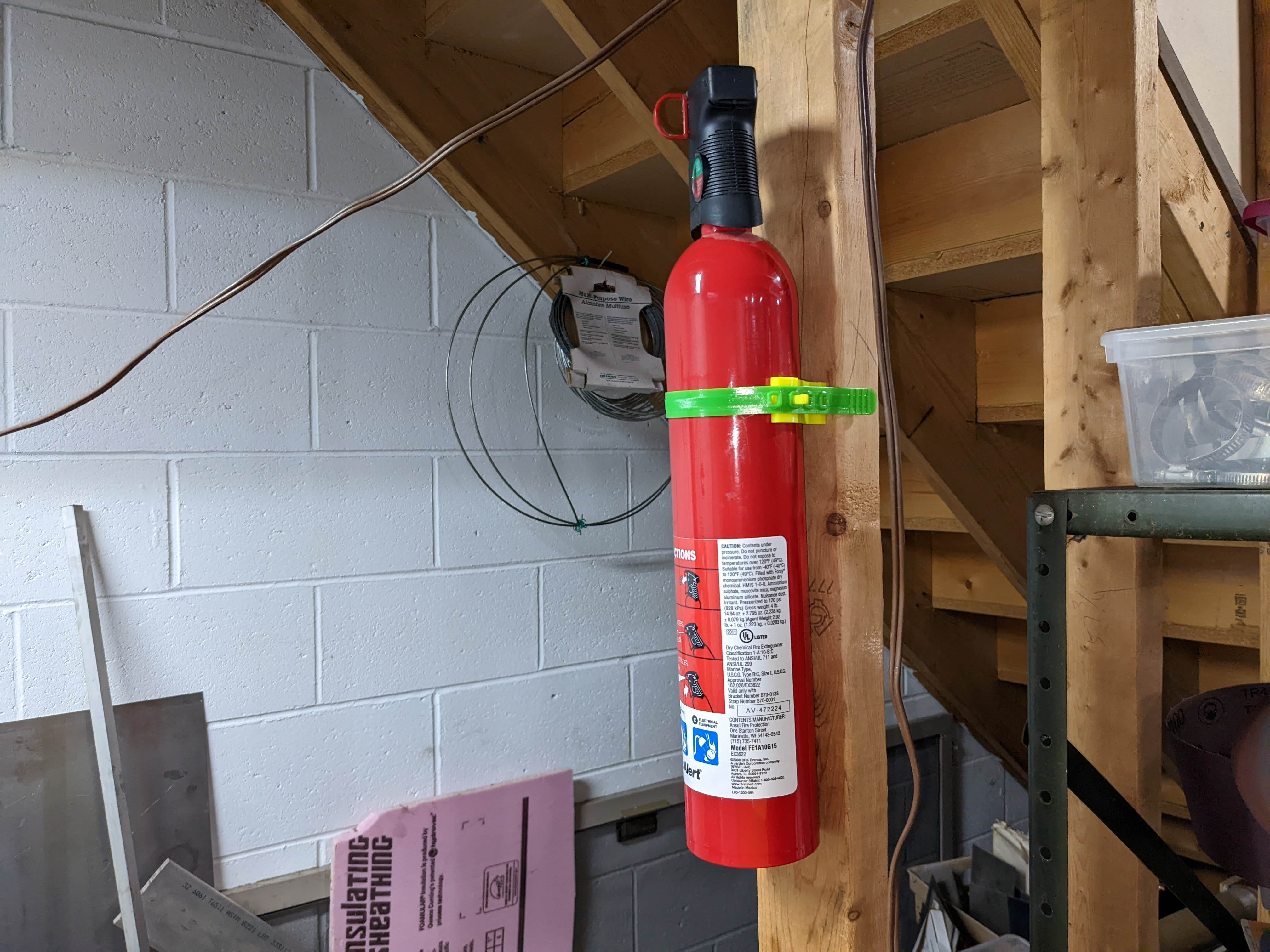 Fire Extinguisher Hanger by kaje Download free STL model