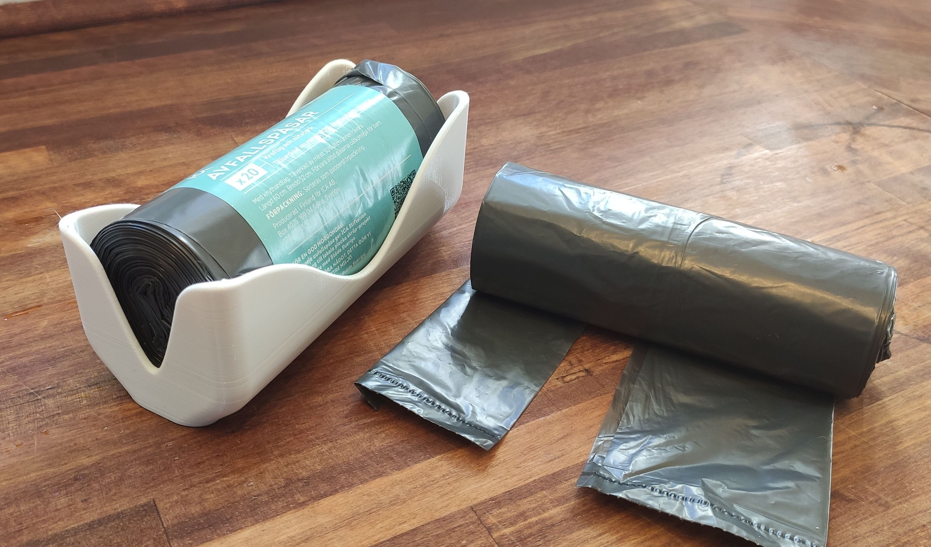 Miniatura 2 do modelo 3D Trash Bag Roll Holder