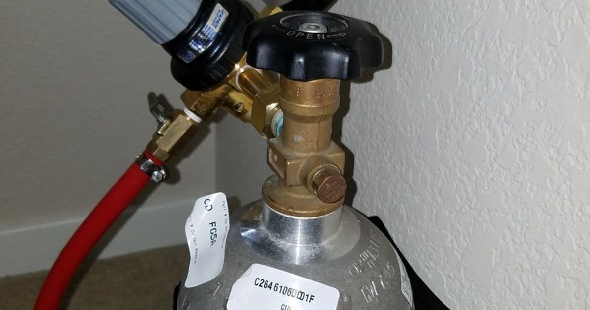 5 Lb CO2 tank mounting bracket by ftc Download free STL model