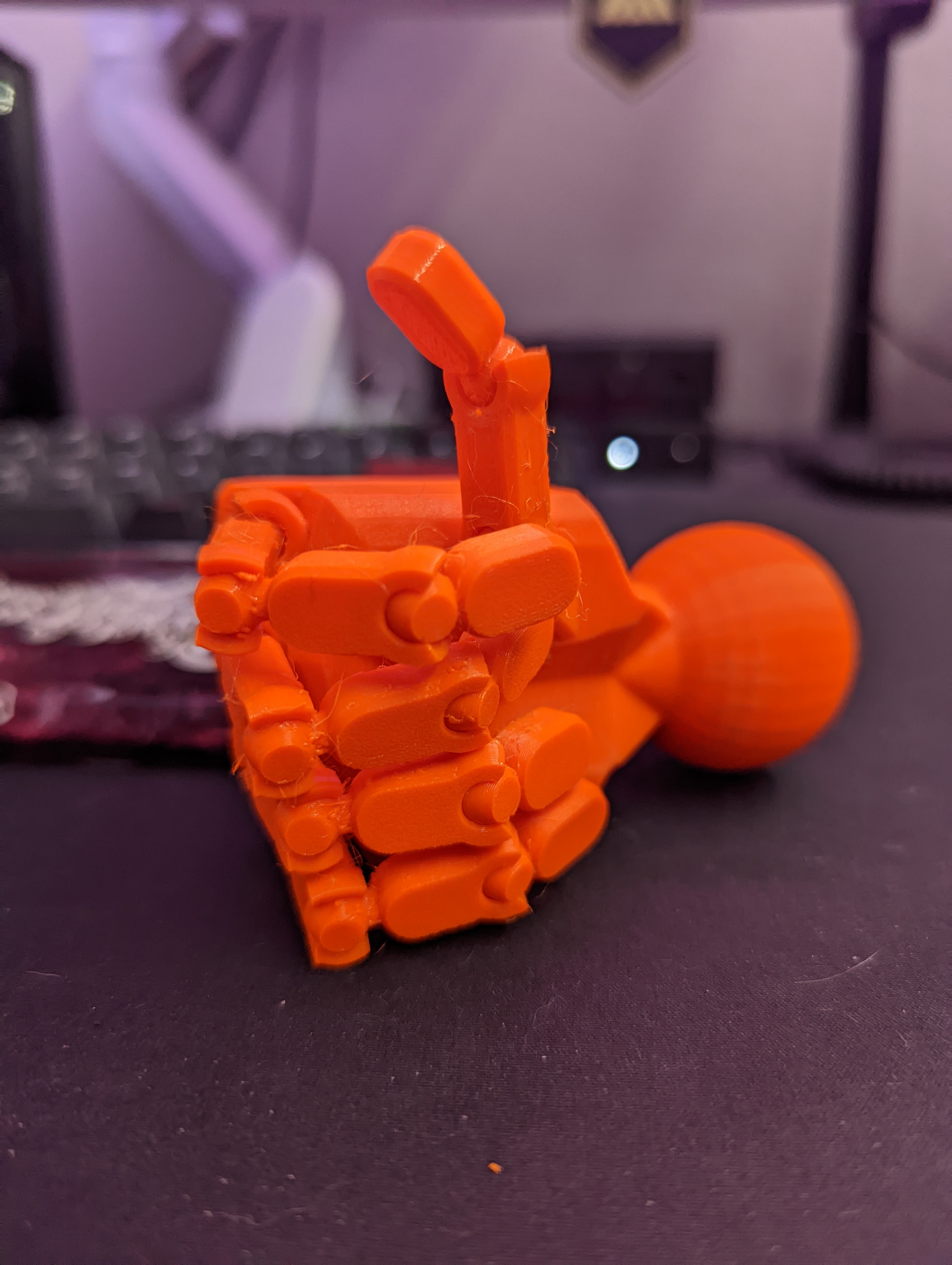 600 Scale articulated hand for Lucky 13 by Roach Download free STL