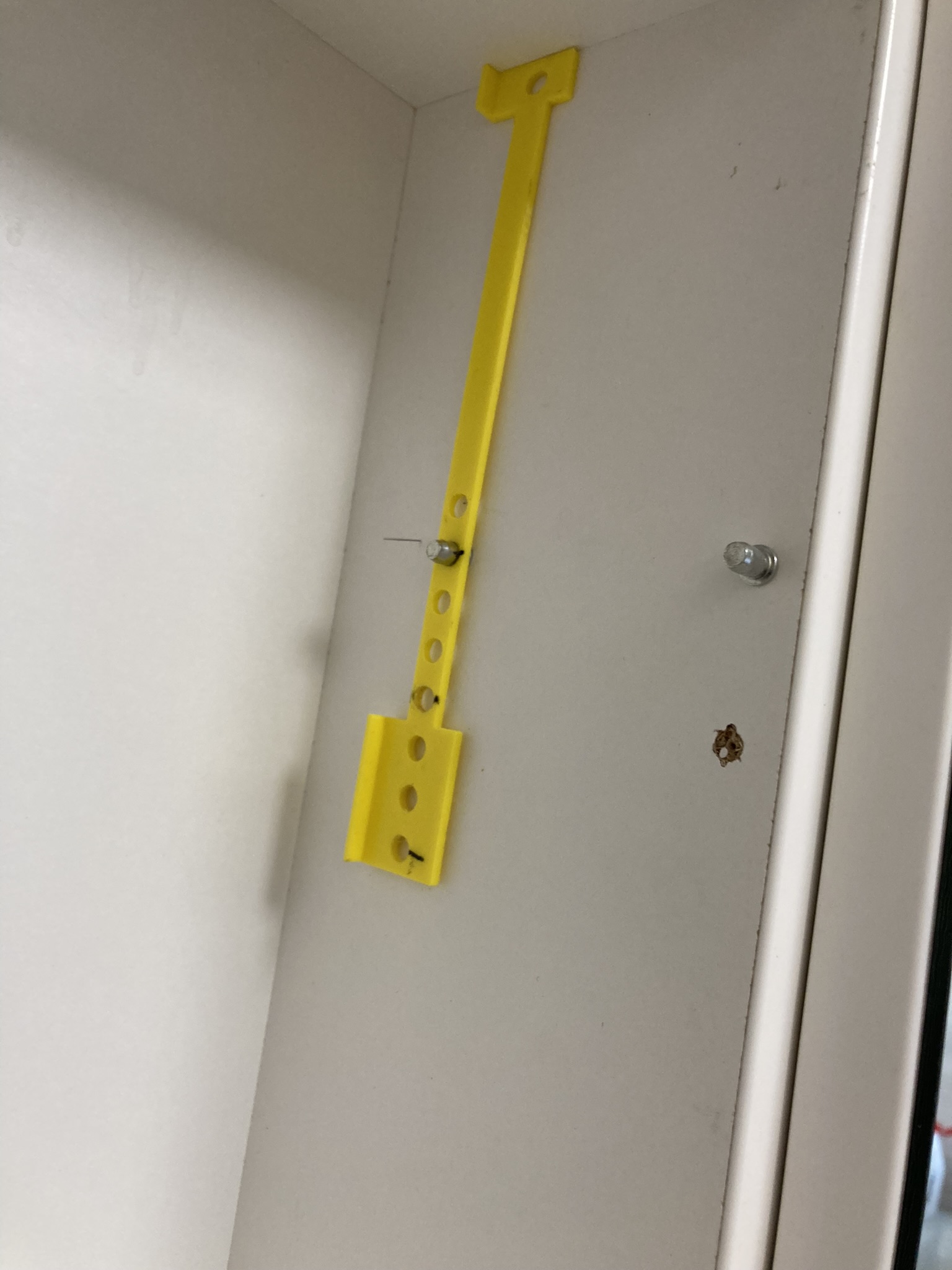 Shelf holes measure