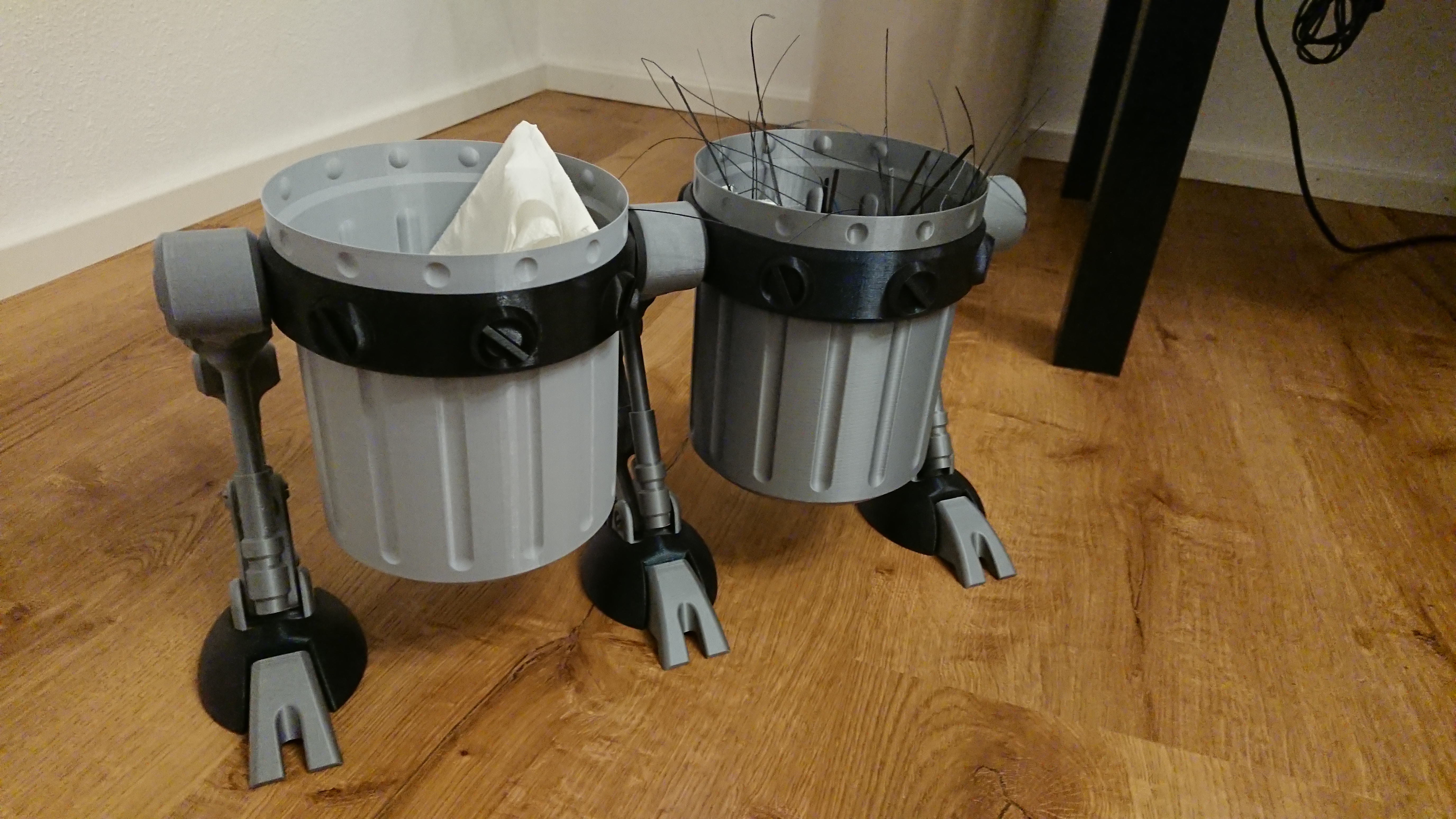 Miniatura 2 do modelo 3D Multiple Trash Walker