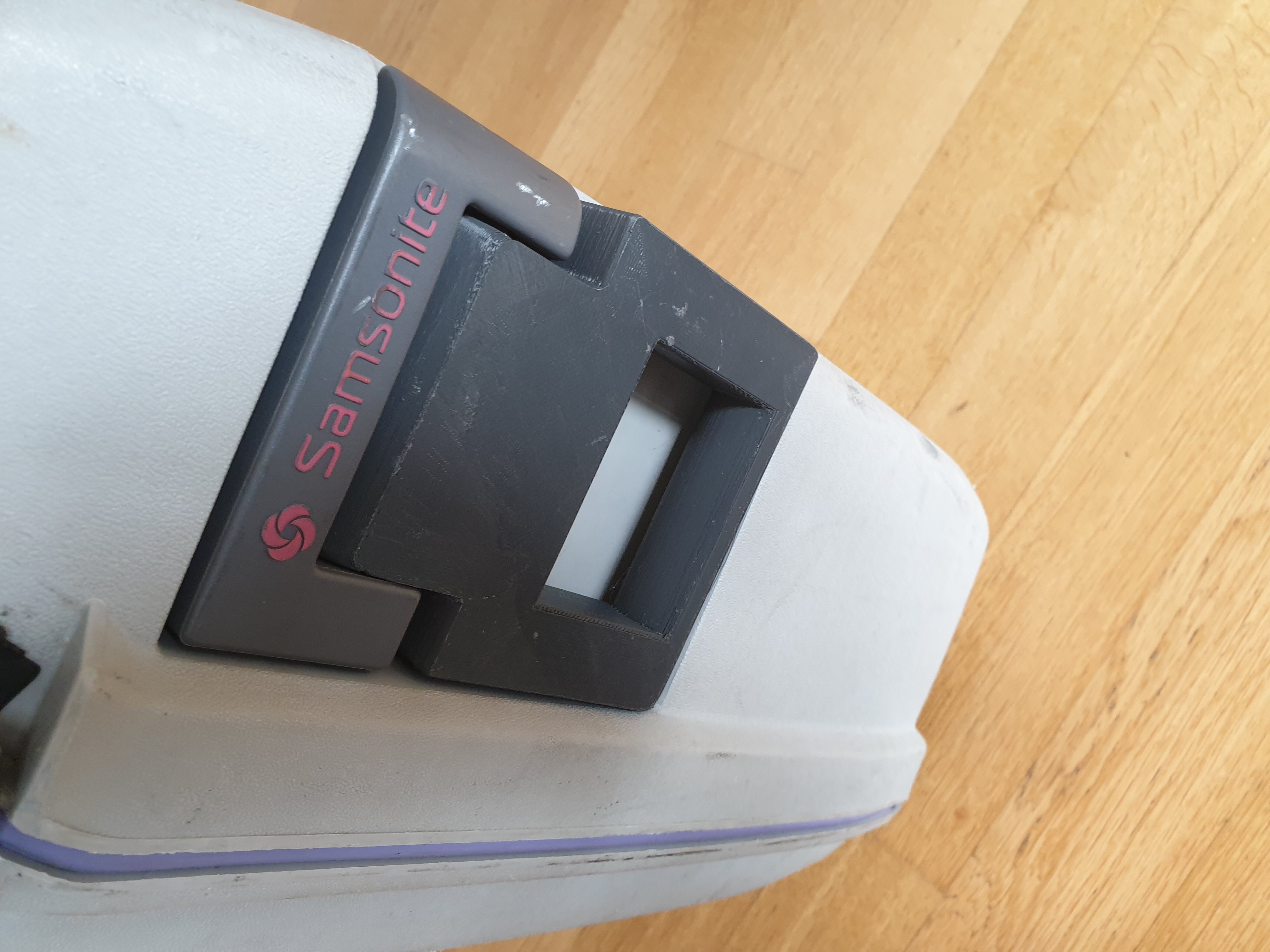 Samsonite luggage replacement handle by Ralf D. Müller Download free