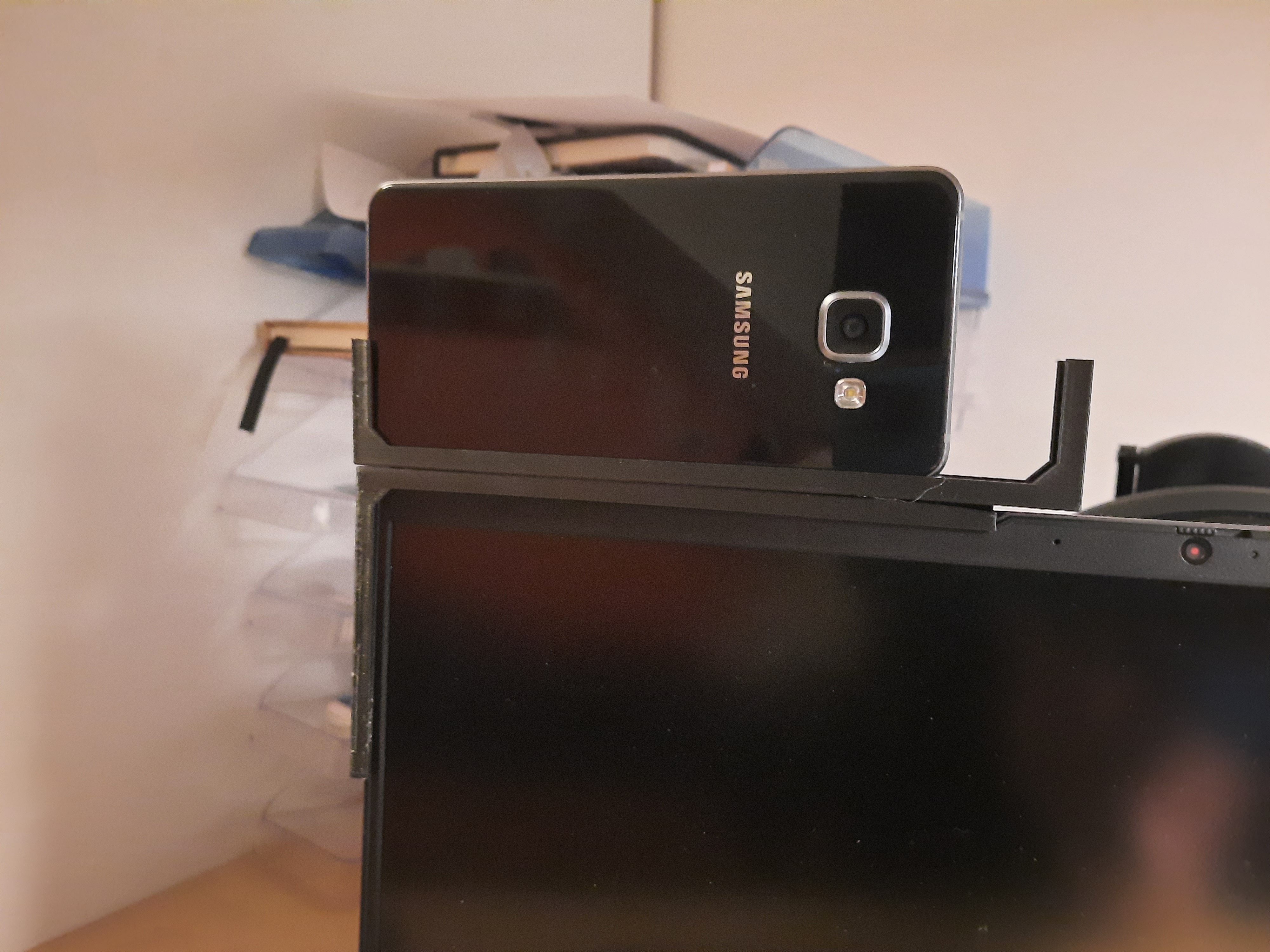 phone mount for laptop