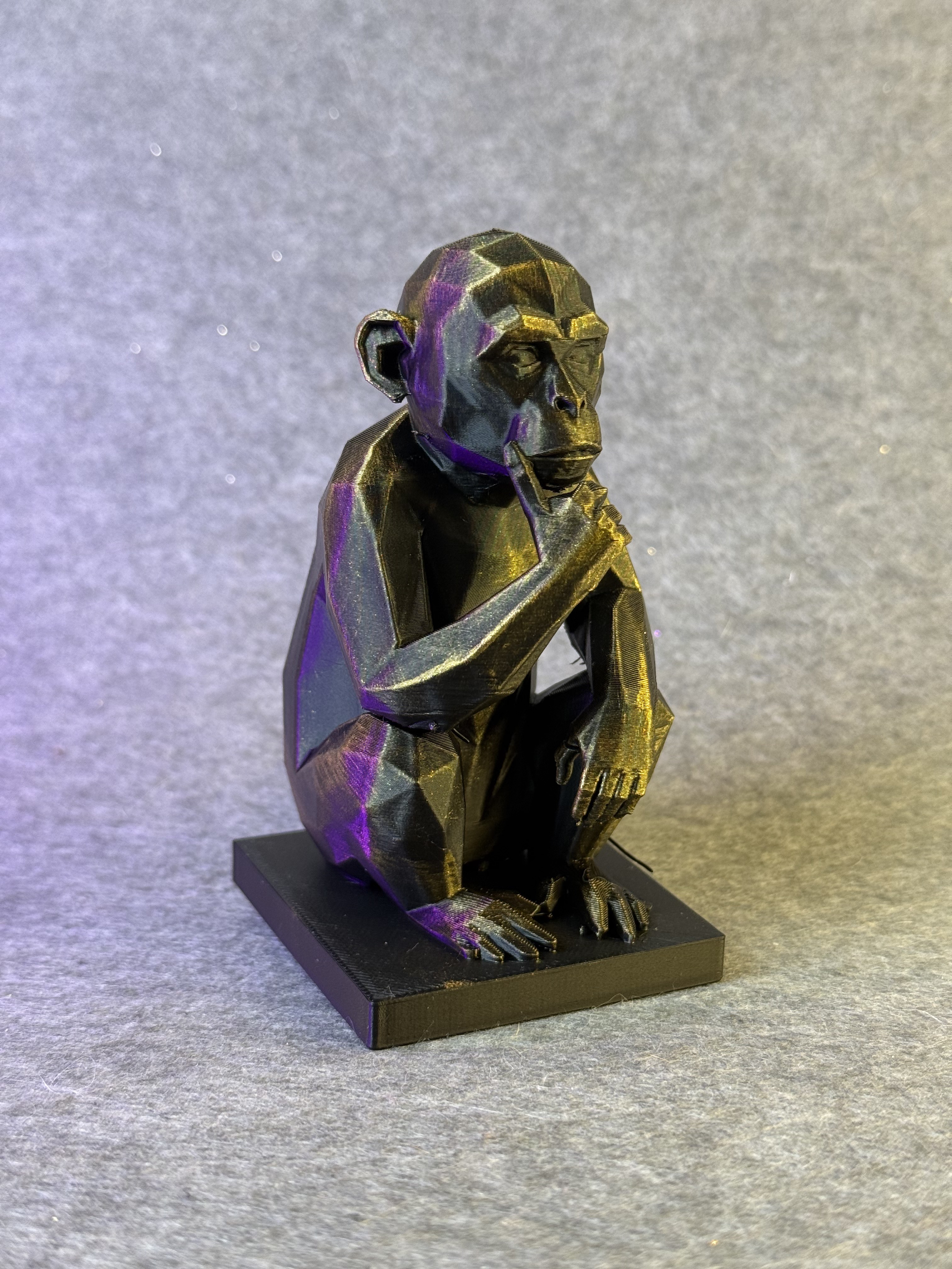 Miniatura 2 do modelo 3D Low-Poly Thinking Monkey - Geometric Philosopher Chimp