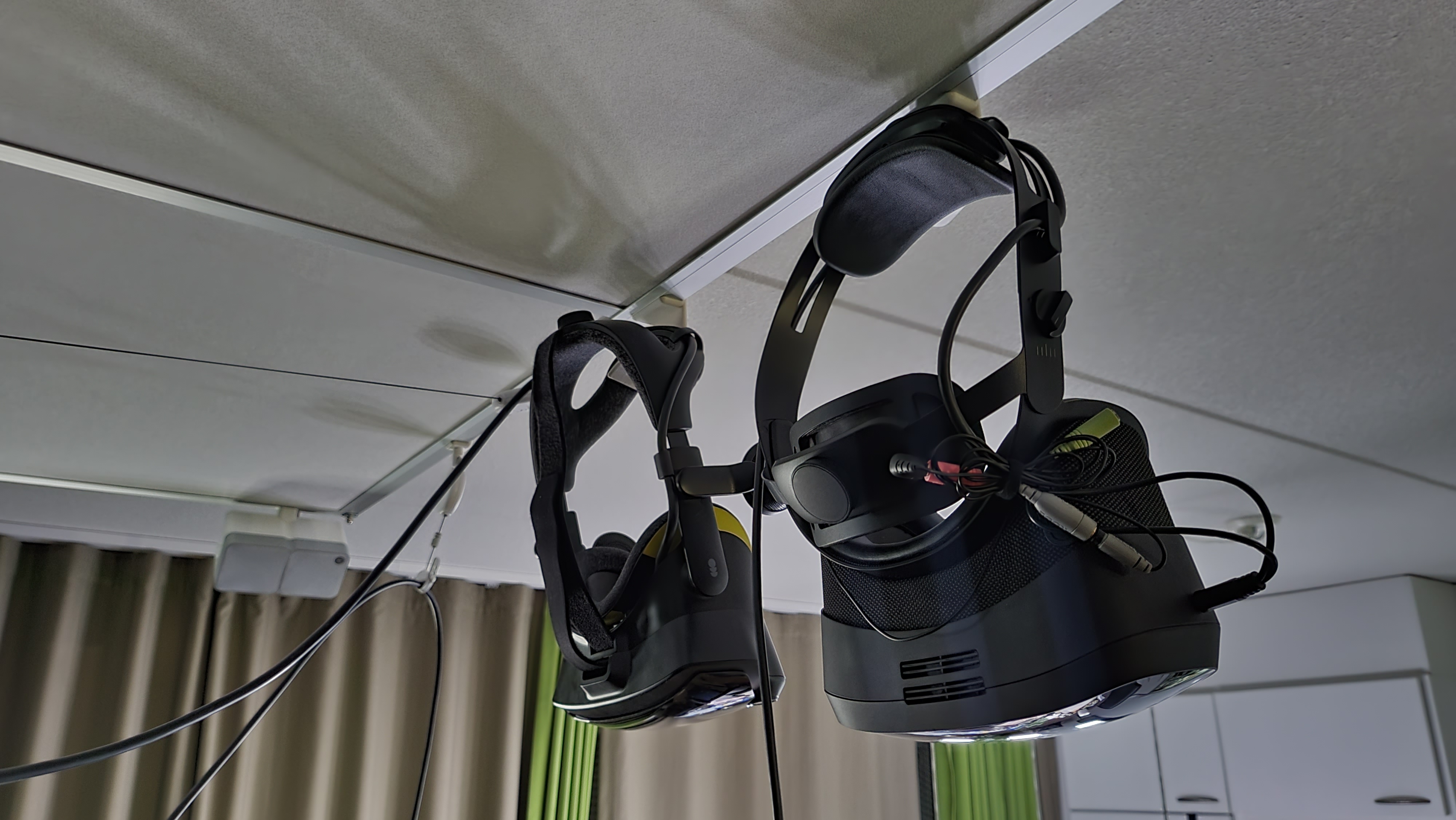 Tube Mount for VR Headset