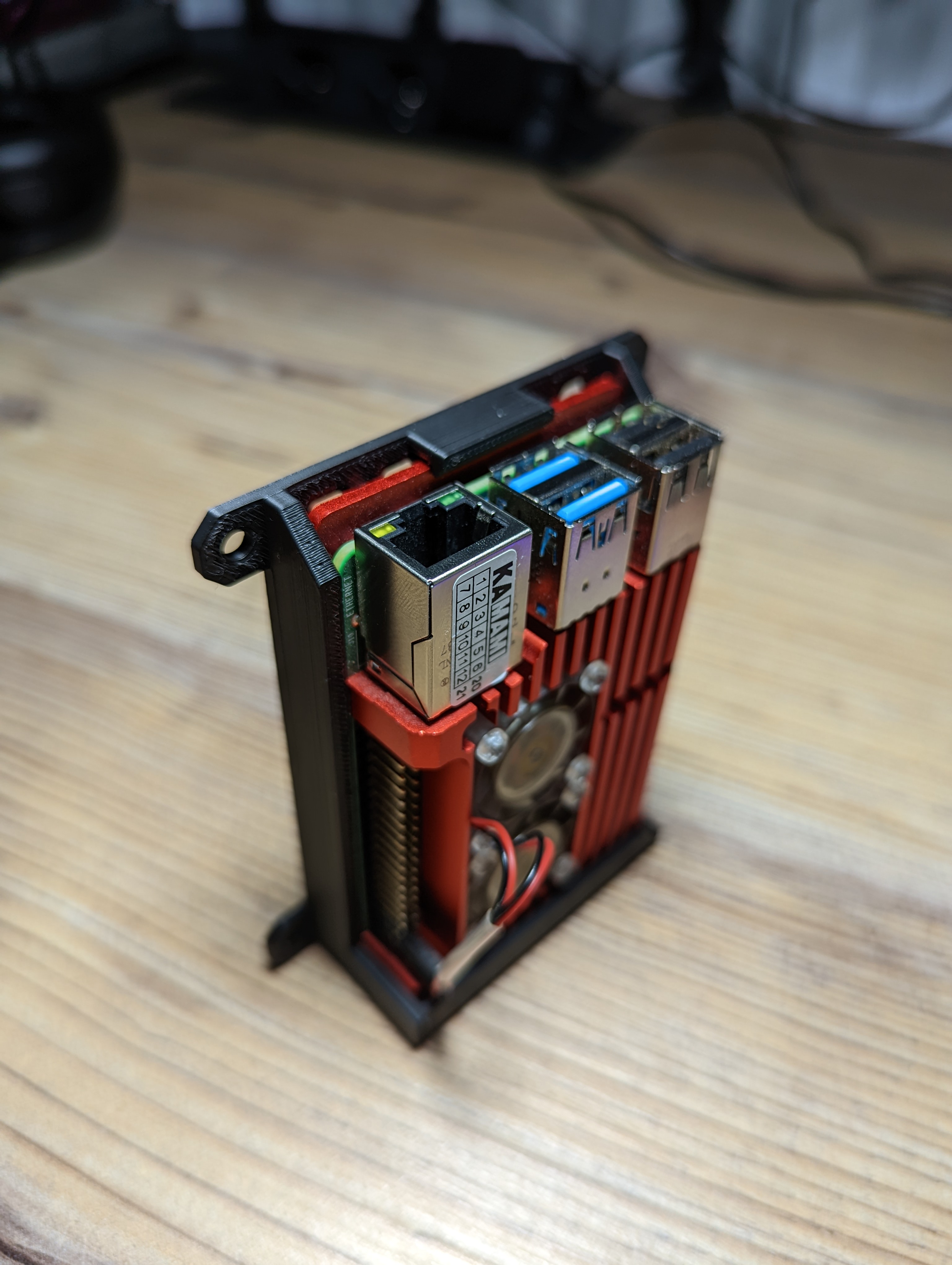 Raspberry Pi 4 Radiator Wallmount