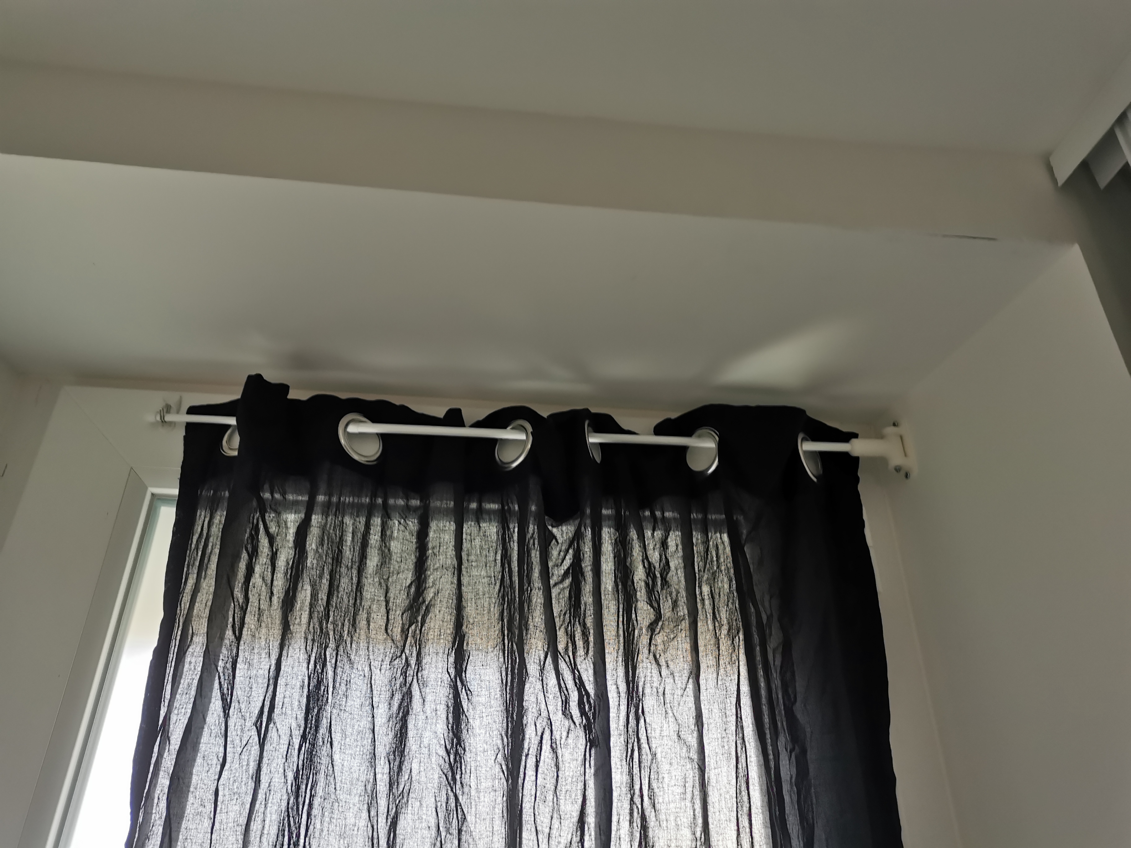 Hinge for curtain rod