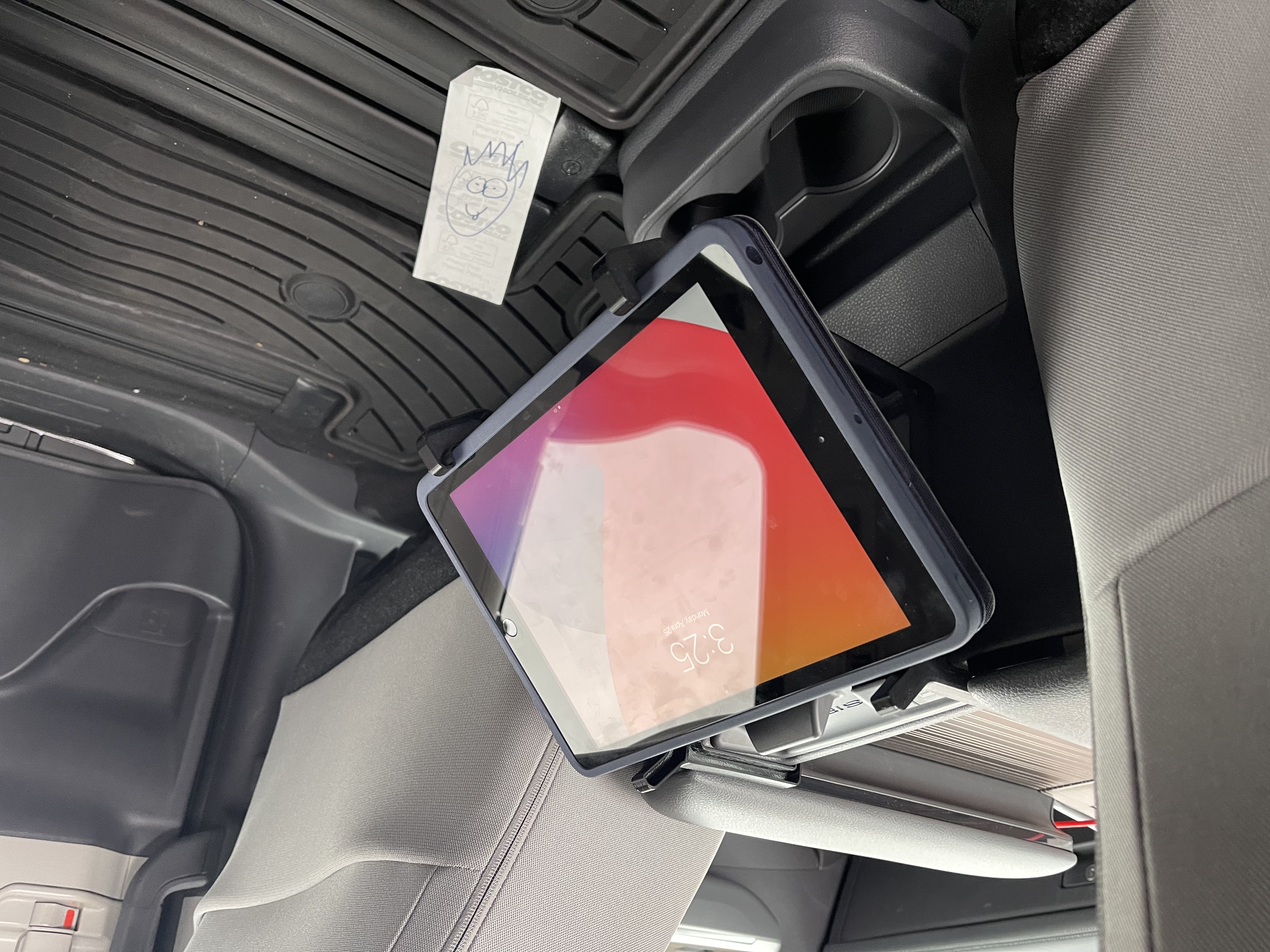Console tablet holder for Toyota Sienna
