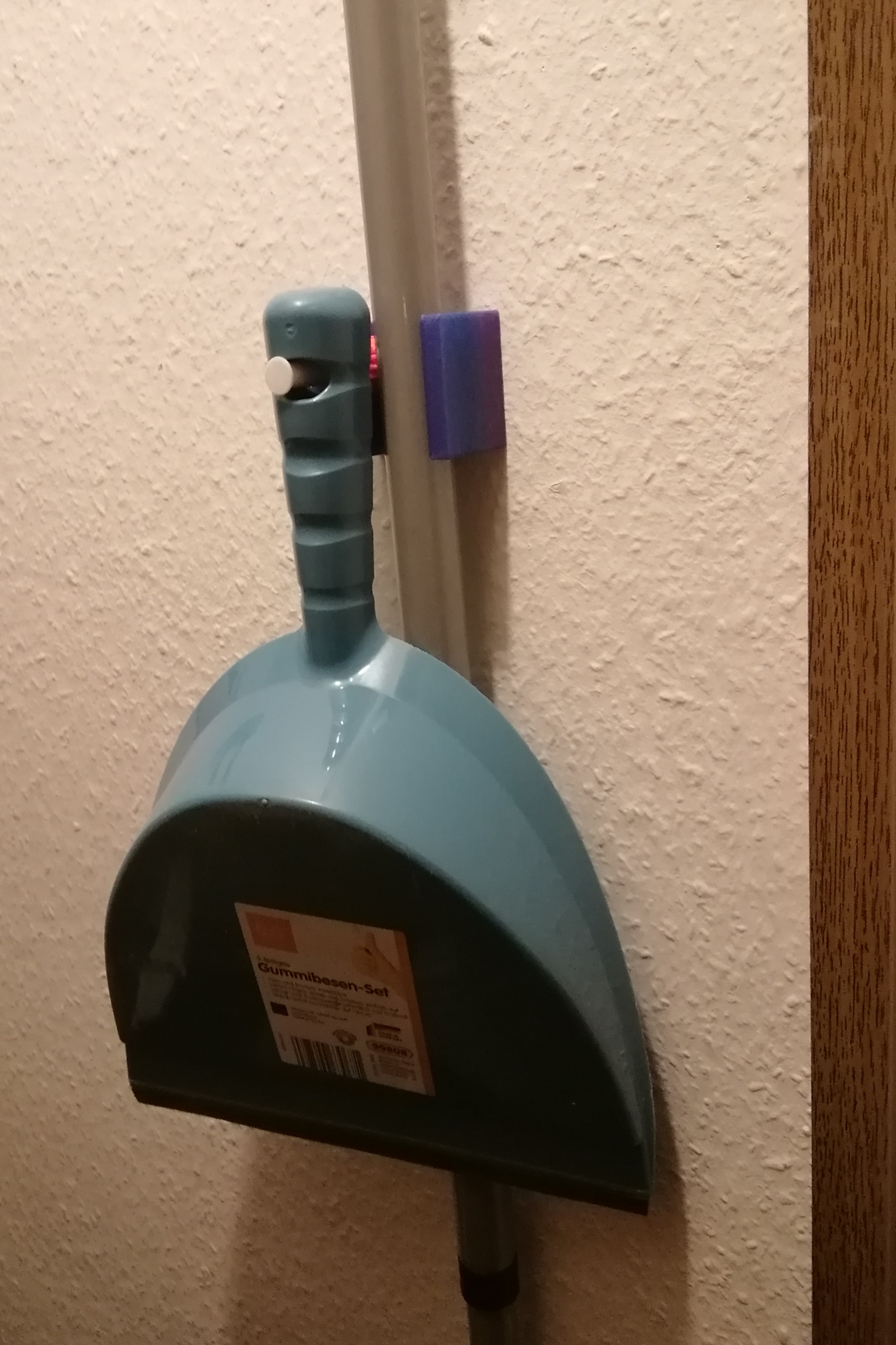 Add a hook for dustpan and brush by juckendes_Auge Download free STL model