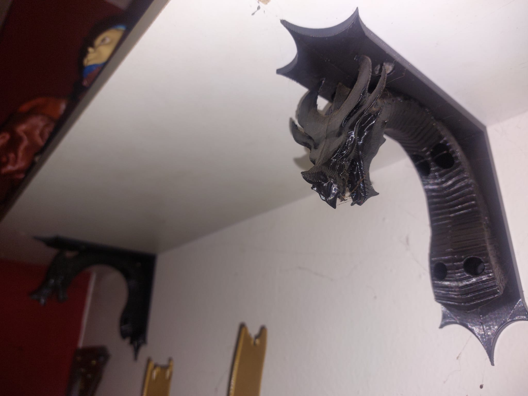 Dragon shelf bracket