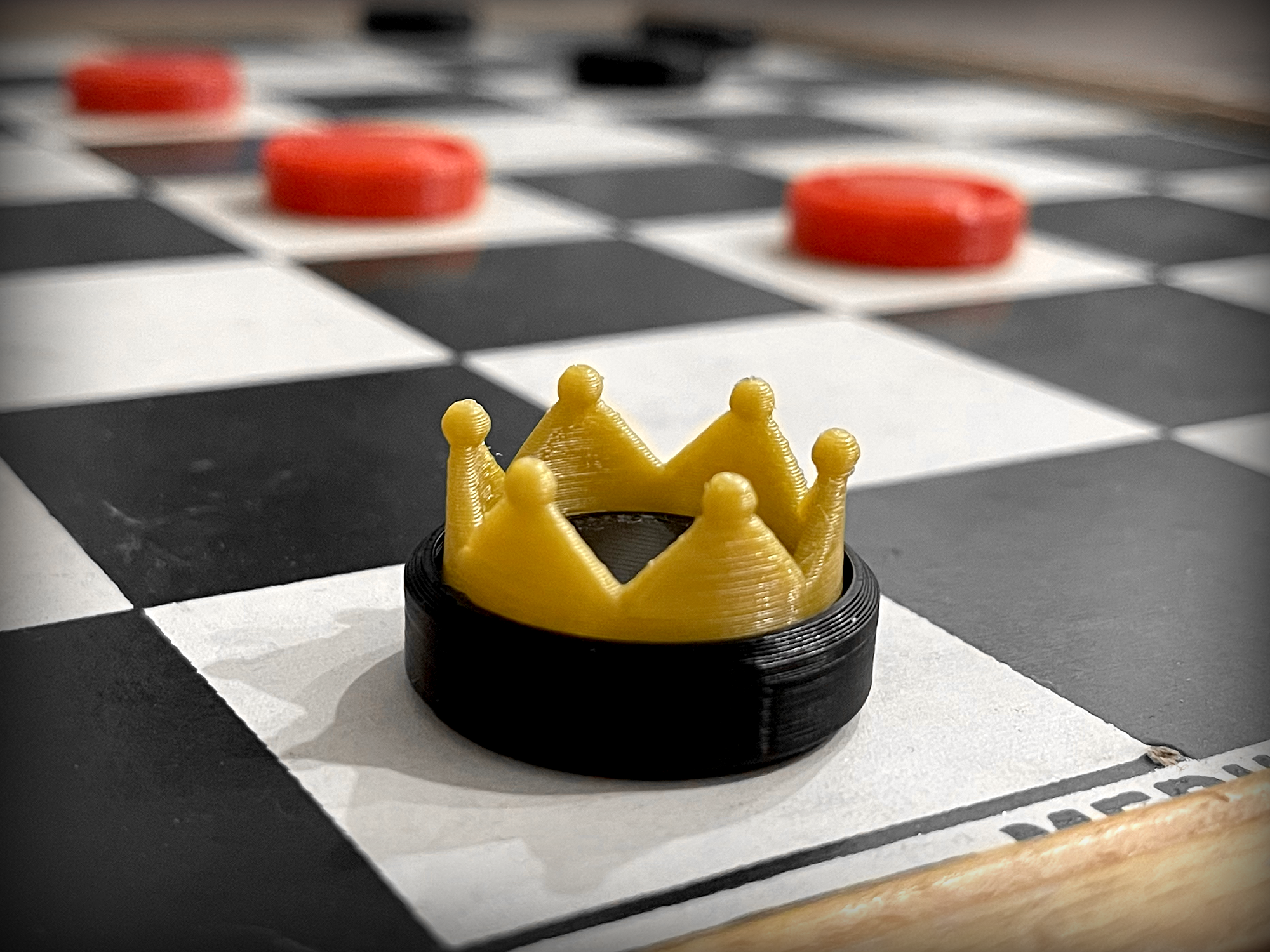 Checkers Set With Crown Pieces