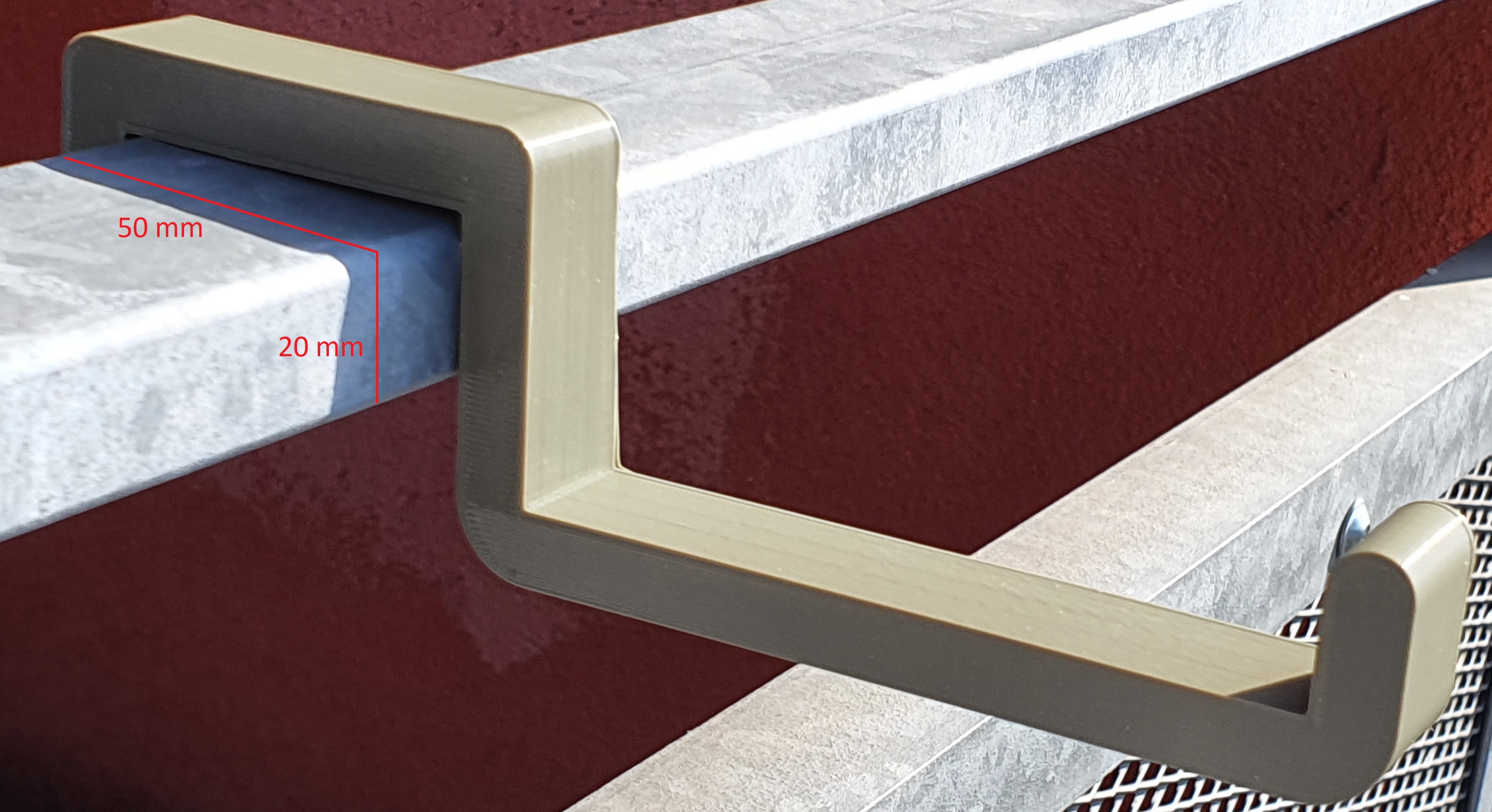 Flowerpot holder for railing