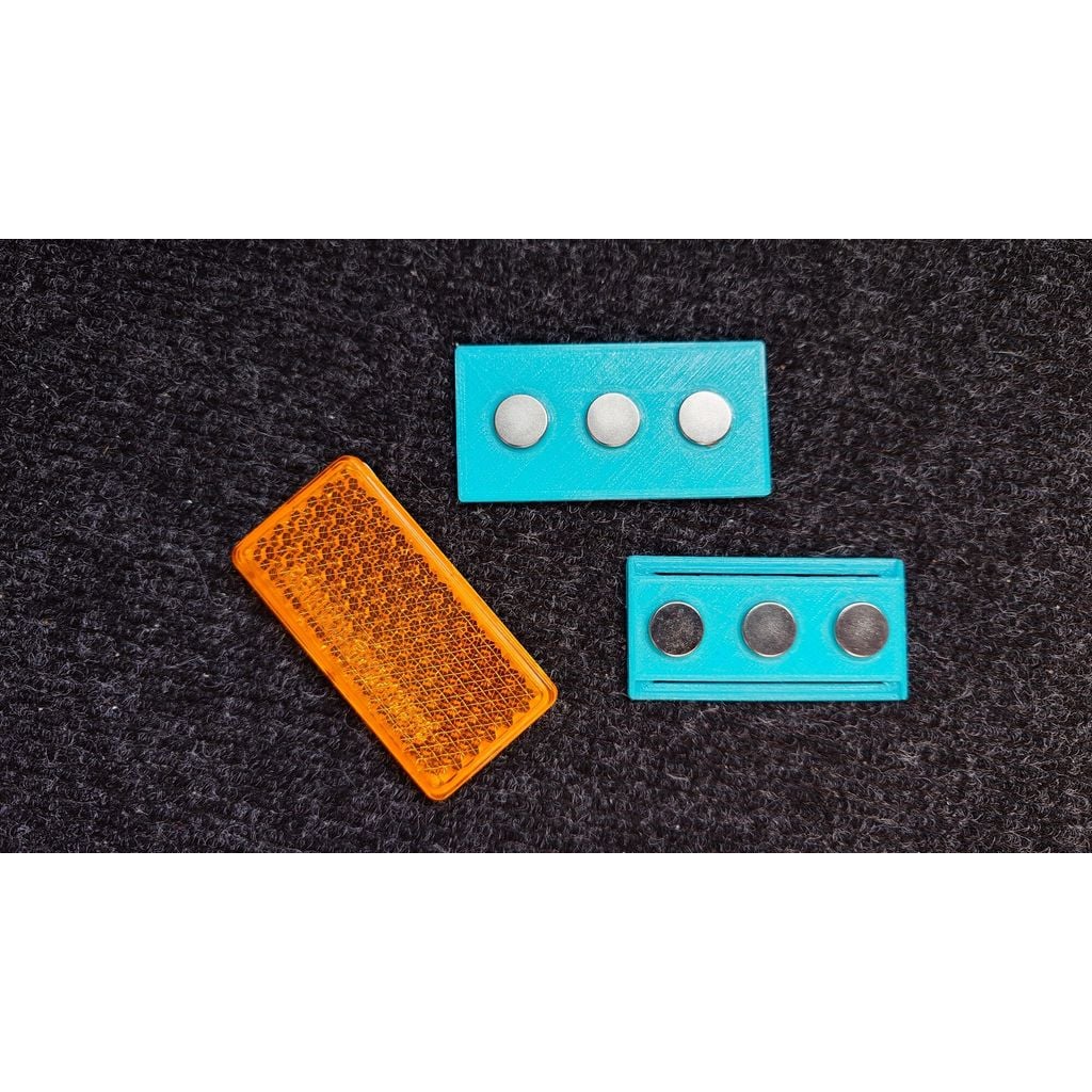 Quick release small reflective panel for clothing/backpack with magnetic fastener. — miniatura 7