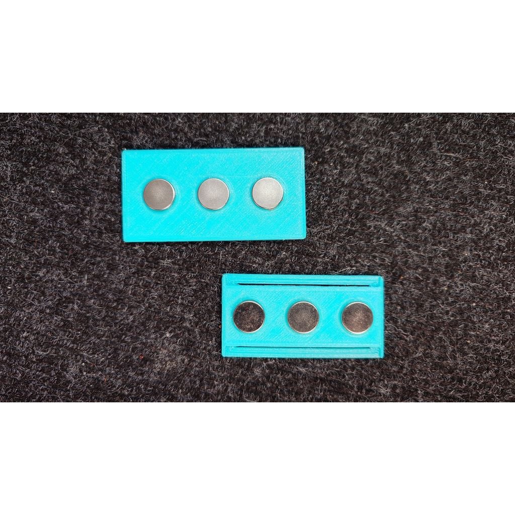 Quick release small reflective panel for clothing/backpack with magnetic fastener. — miniatura 8