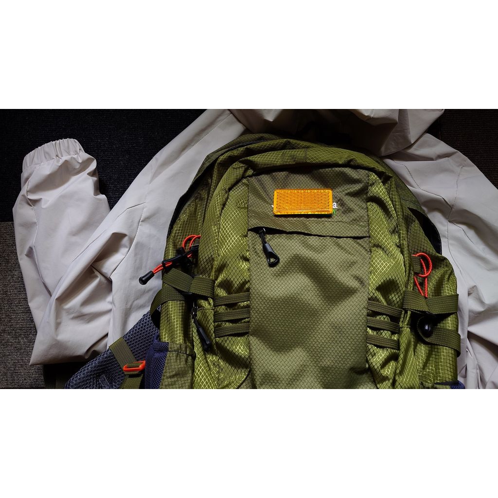 Quick release small reflective panel for clothing/backpack with magnetic fastener. — miniatura 3