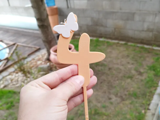 CAKE TOPPER number 4